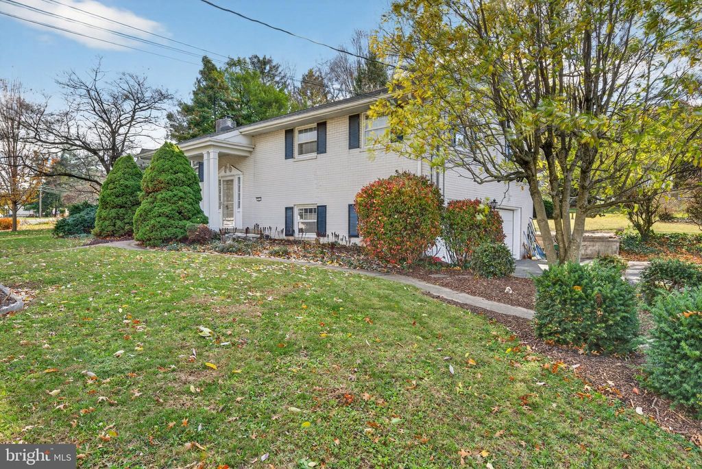 Photo of 11 Wolf Road, AKRON, PA 17501 (MLS # PALA2079506)