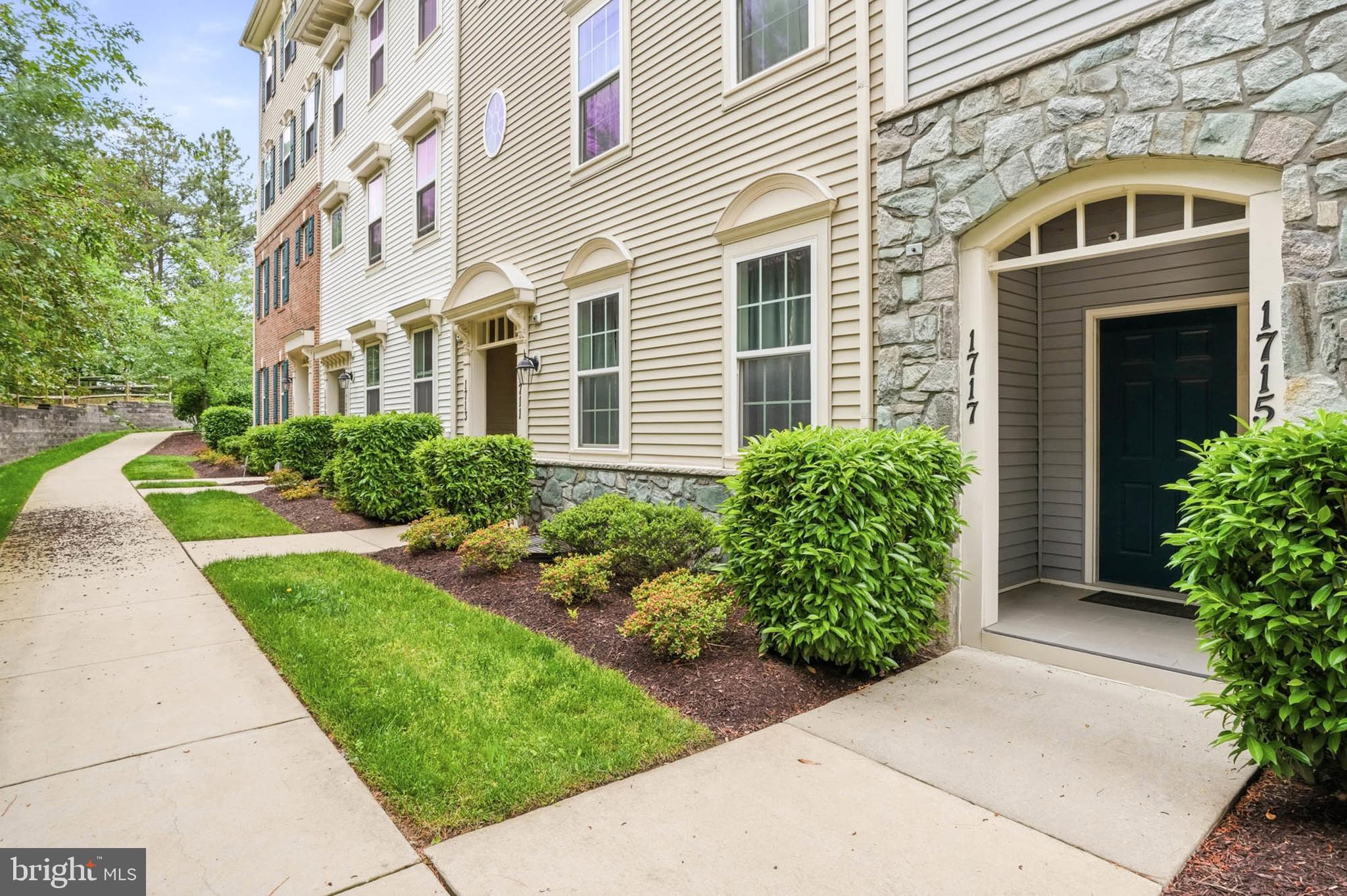 1717 FIELDSTONE COURT 8