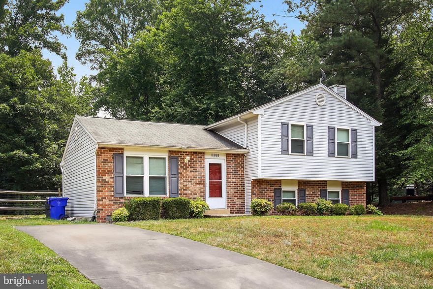Welcome to 3072 Endicott Ct, a charming split-level home in Waldorf, MD. This well-designed residence offers an open-concept layout, ample natural light, an outdoor deck, and versatile living spaces. The kitchen features modern amenities, while the upper level provides a peaceful retreat with 3 bedrooms and 2 bathrooms. The lower level offers customizable space and an additional bathroom. Conveniently located near amenities and major highways - only about 45 minutes from DC, 30 minutes from National Harbor, and less than an hour from Annapolis. Schedule a showing today!