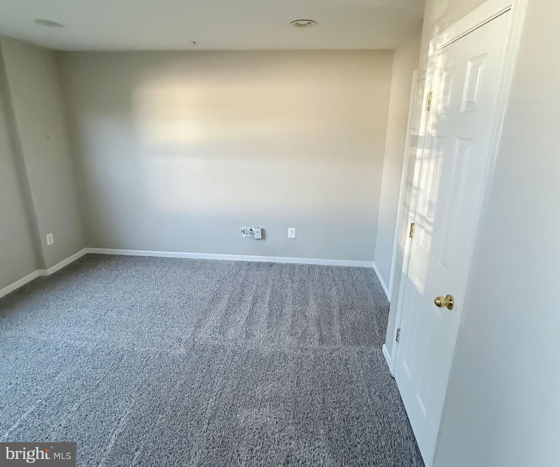 877 MIDDLE RIVER ROAD