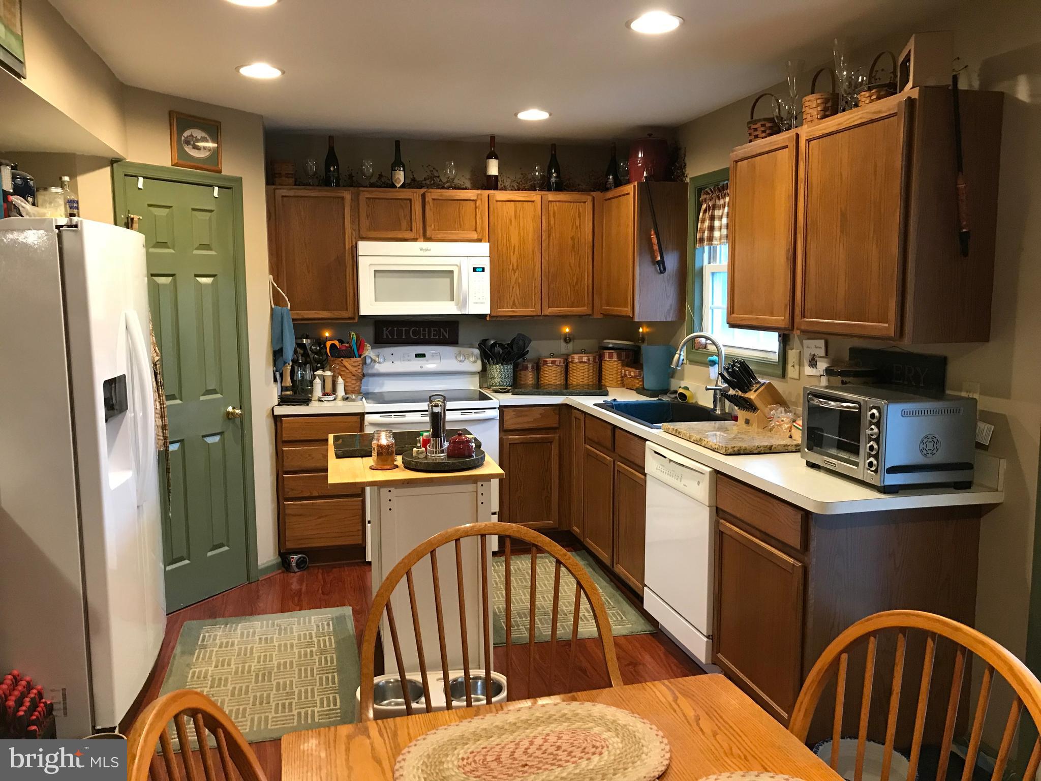 THE TOWNES AT OAKHURST - Residential