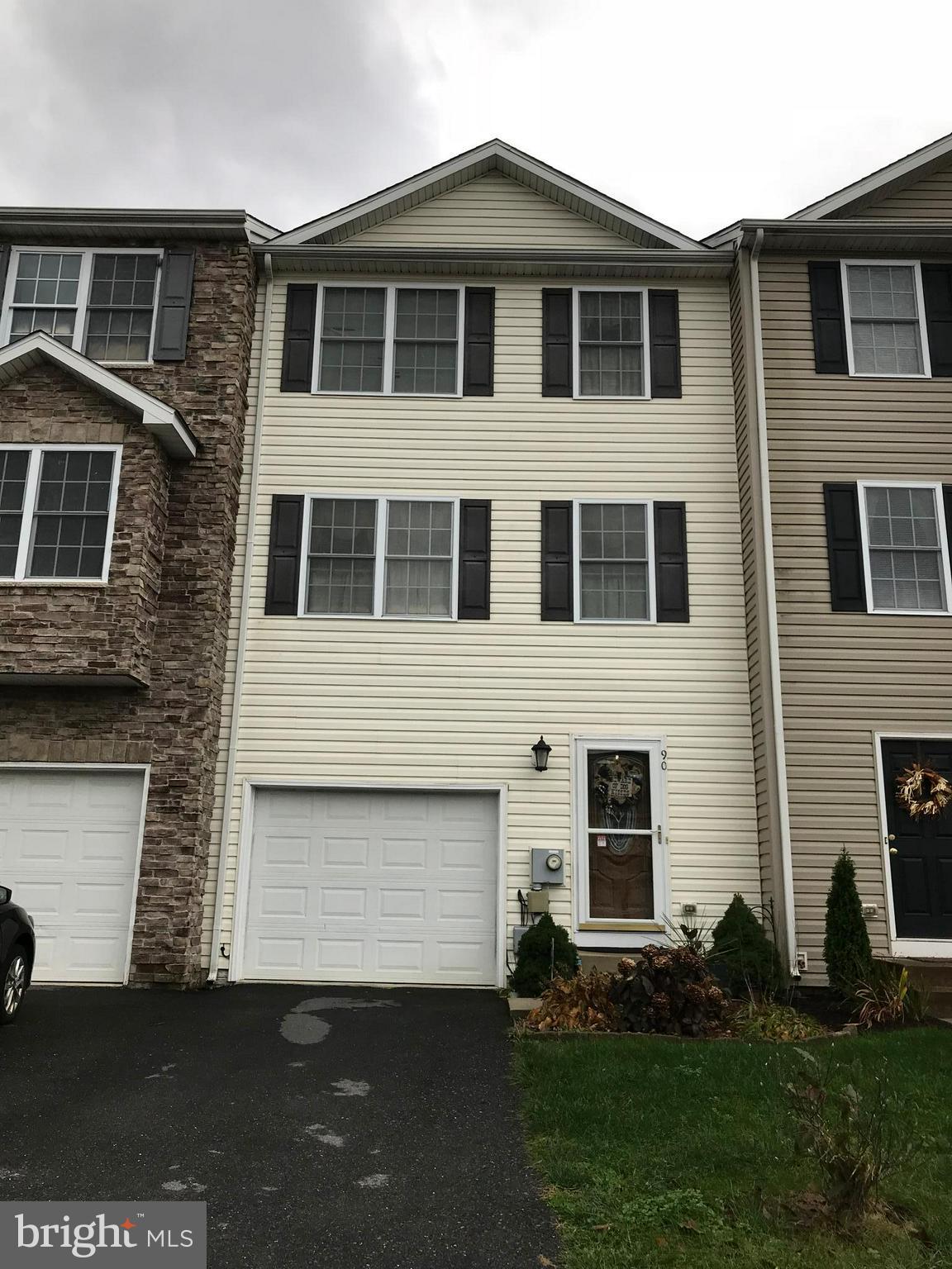 THE TOWNES AT OAKHURST - Residential