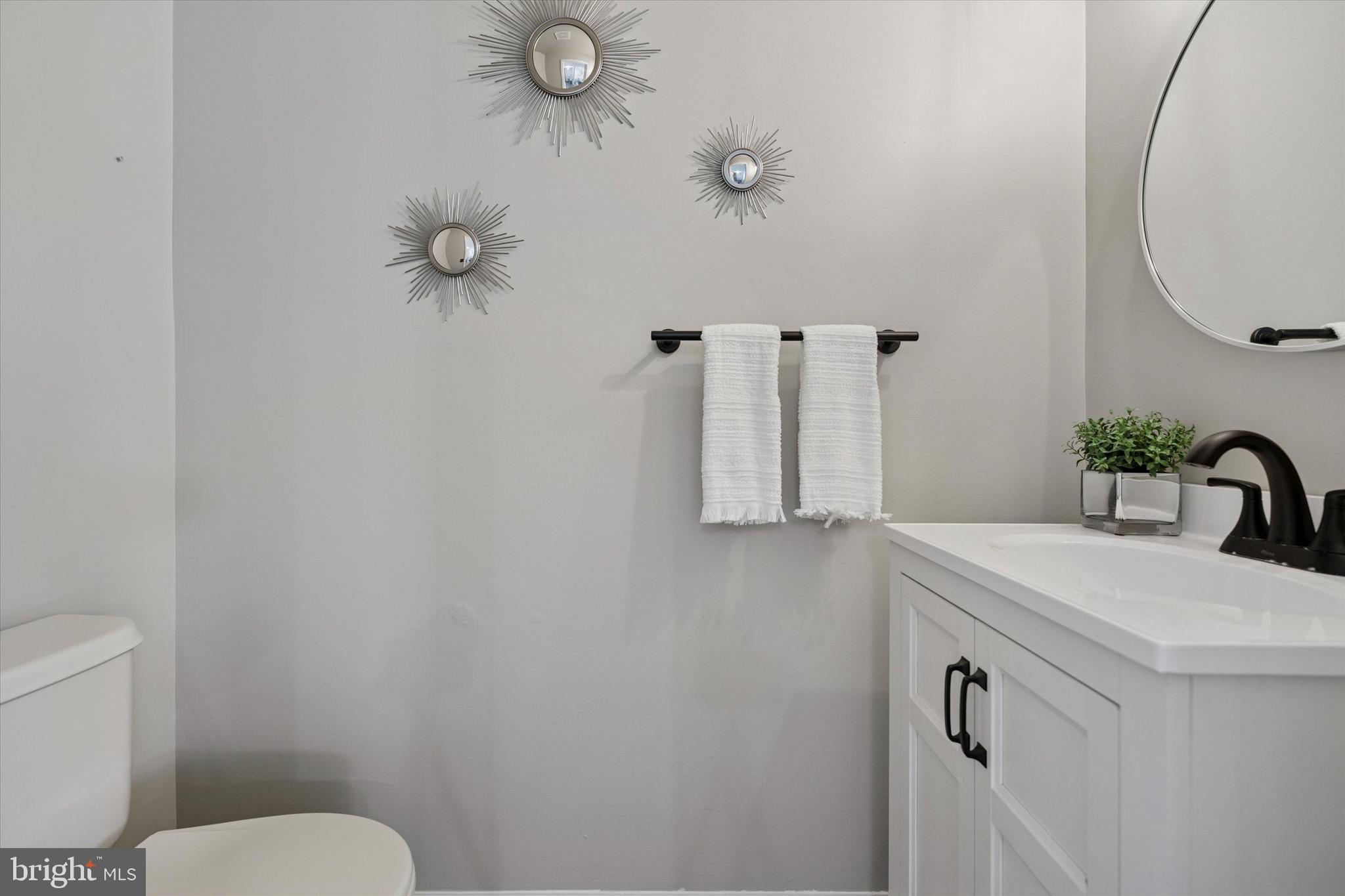 COURT AT THE LEDGES - Residential