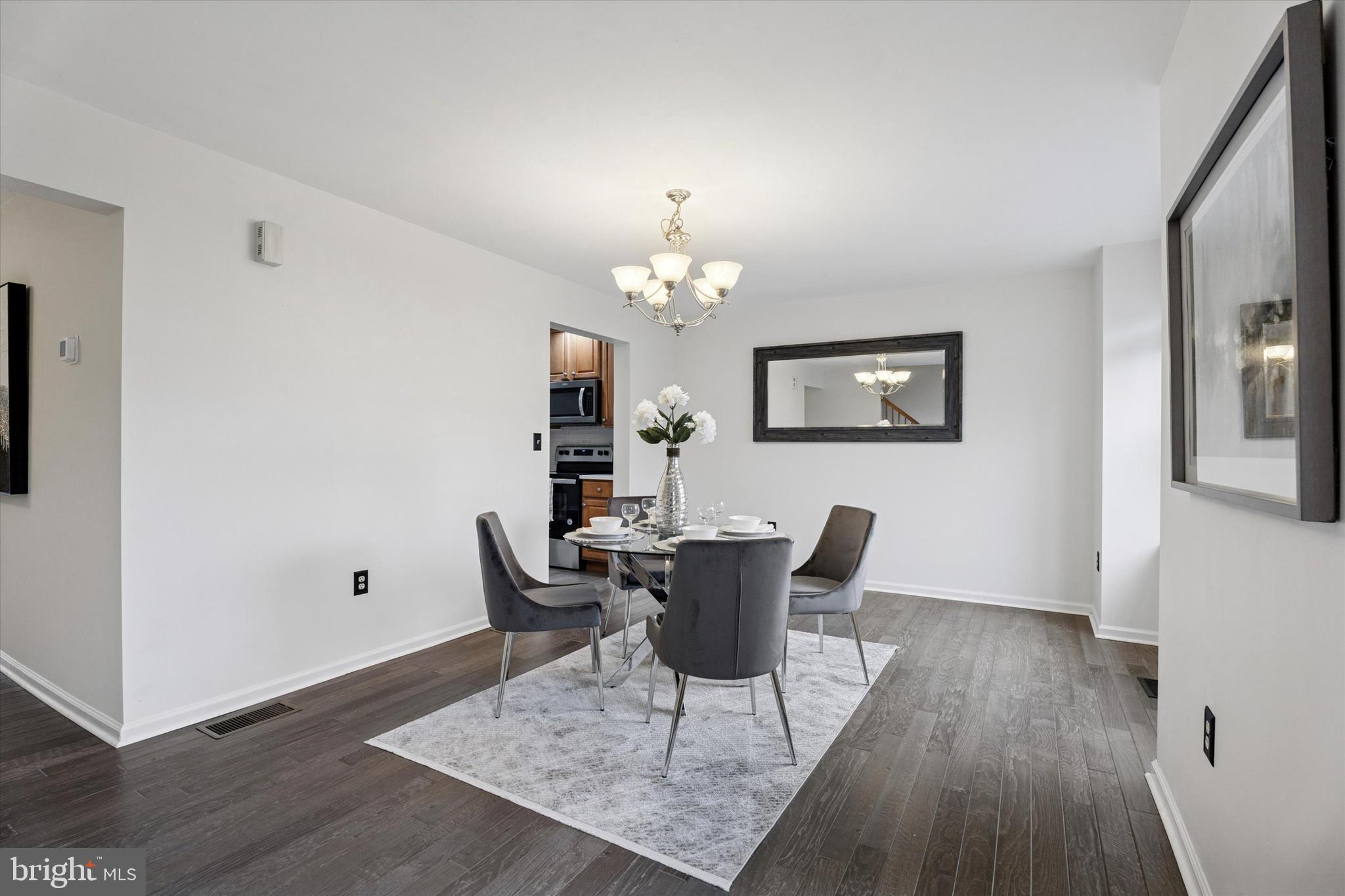 COURT AT THE LEDGES - Residential