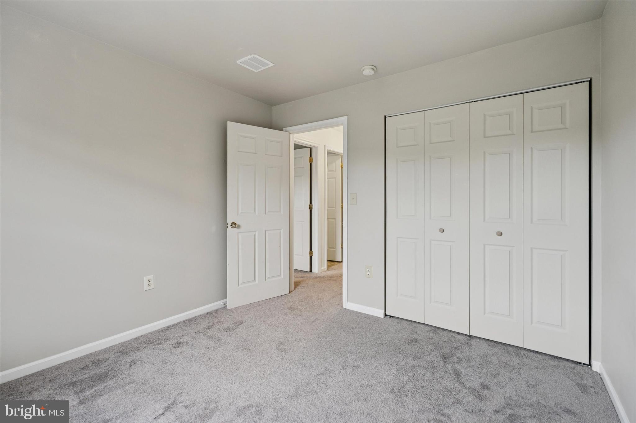 COURT AT THE LEDGES - Residential