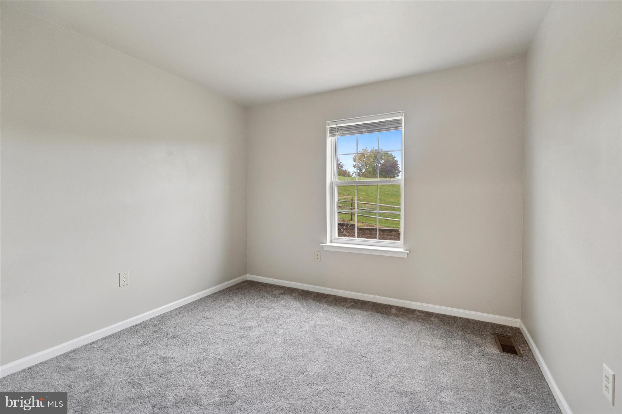 COURT AT THE LEDGES - Residential