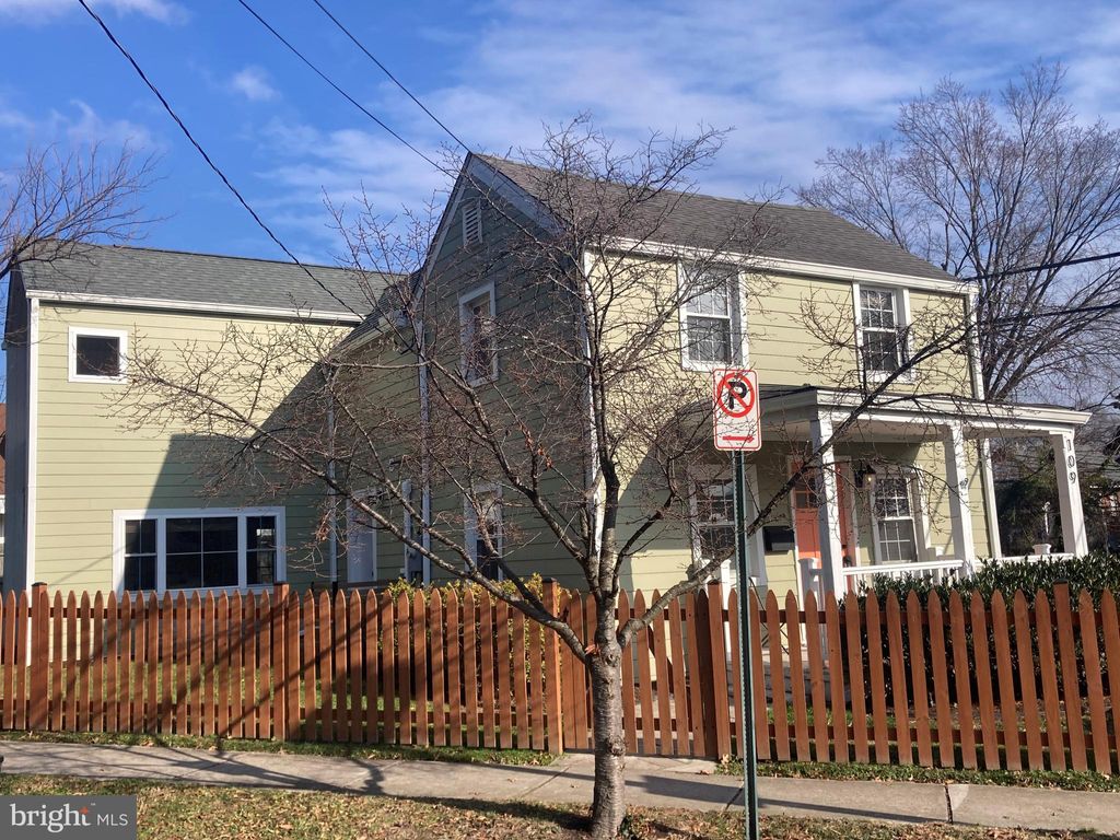 Photo of 109 N Brookside Drive, ARLINGTON, VA 22201 (MLS # VAAR2065830)