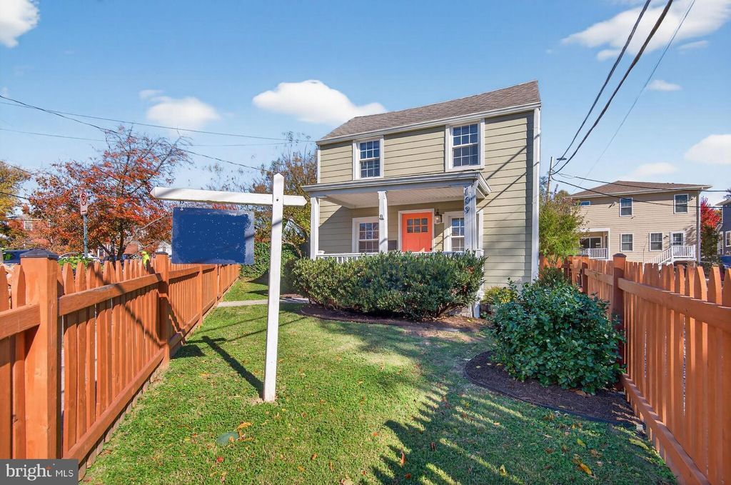 Photo of 109 N Brookside Drive, ARLINGTON, VA 22201 (MLS # VAAR2065830)