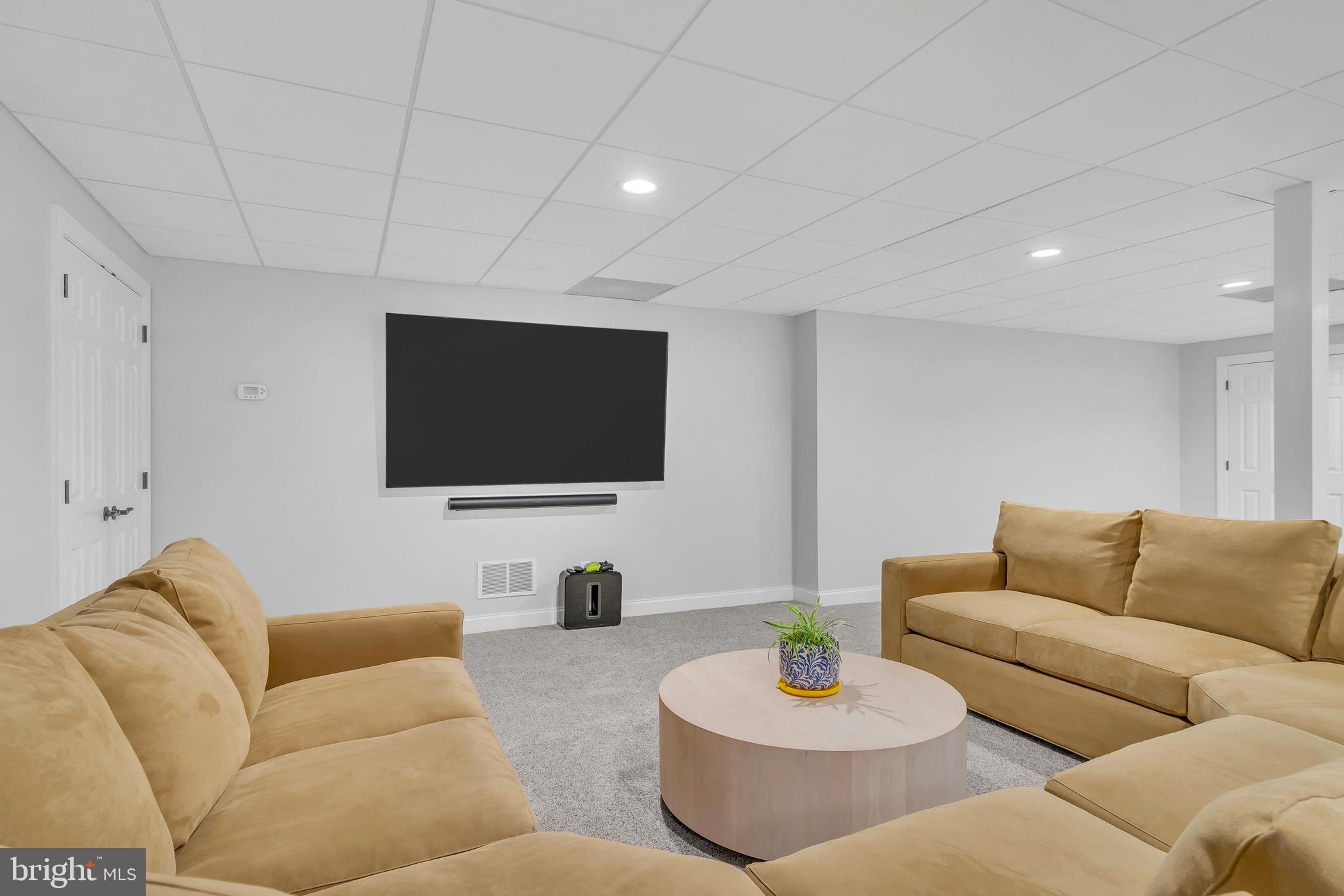 CHANTILLY FARM - Residential