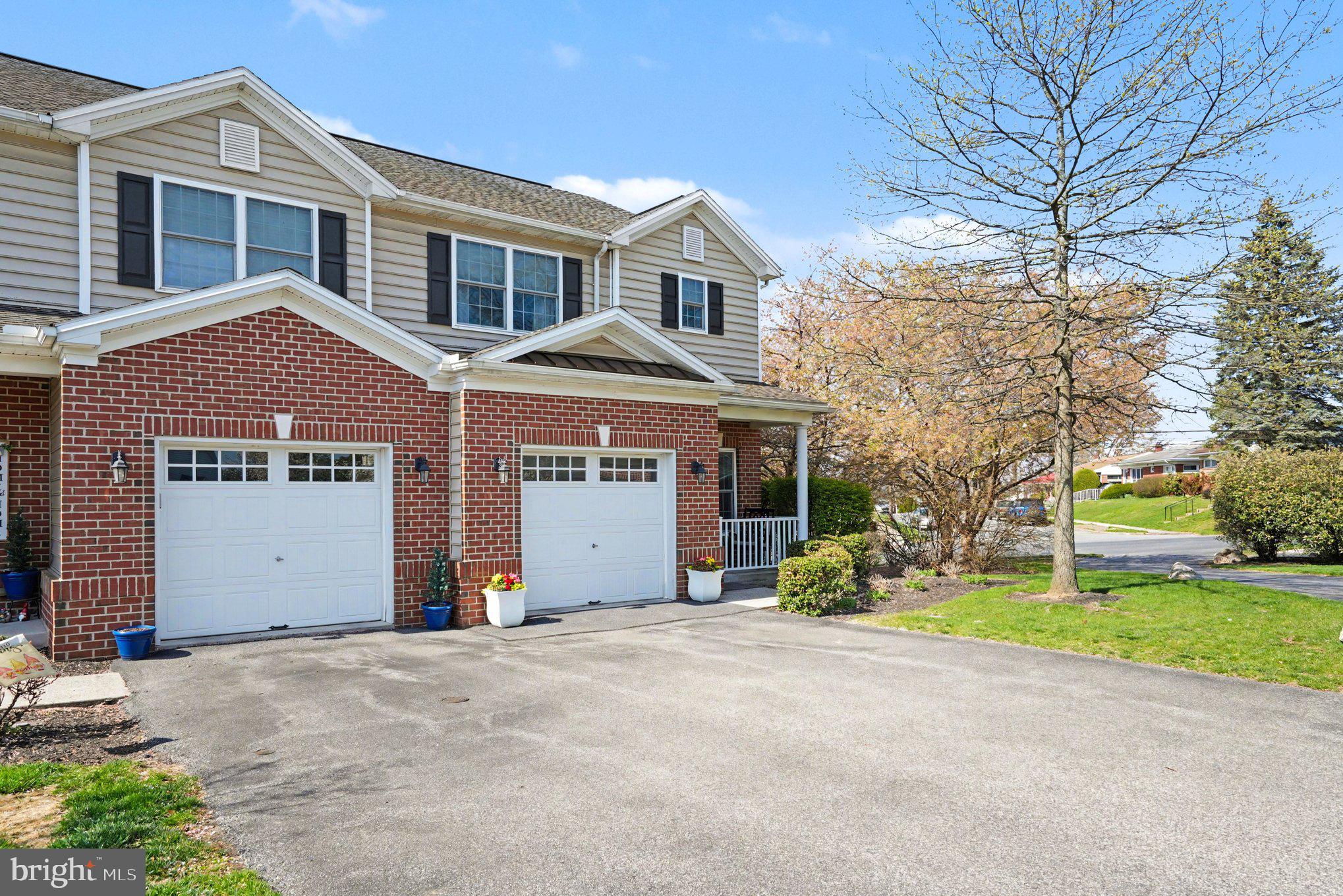 THE ENCLAVE - Residential