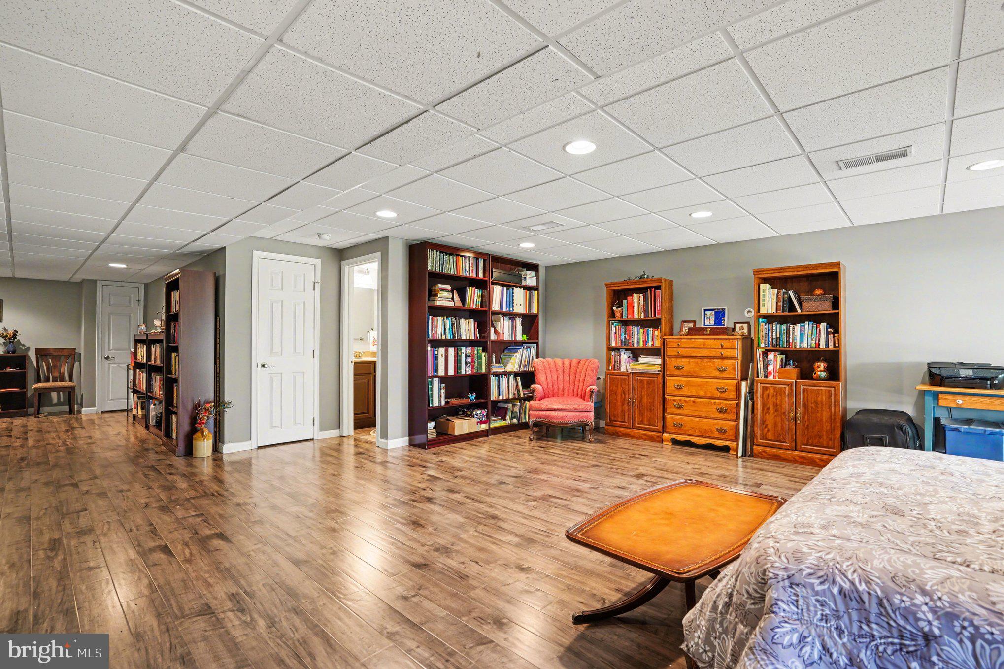 THE ENCLAVE - Residential