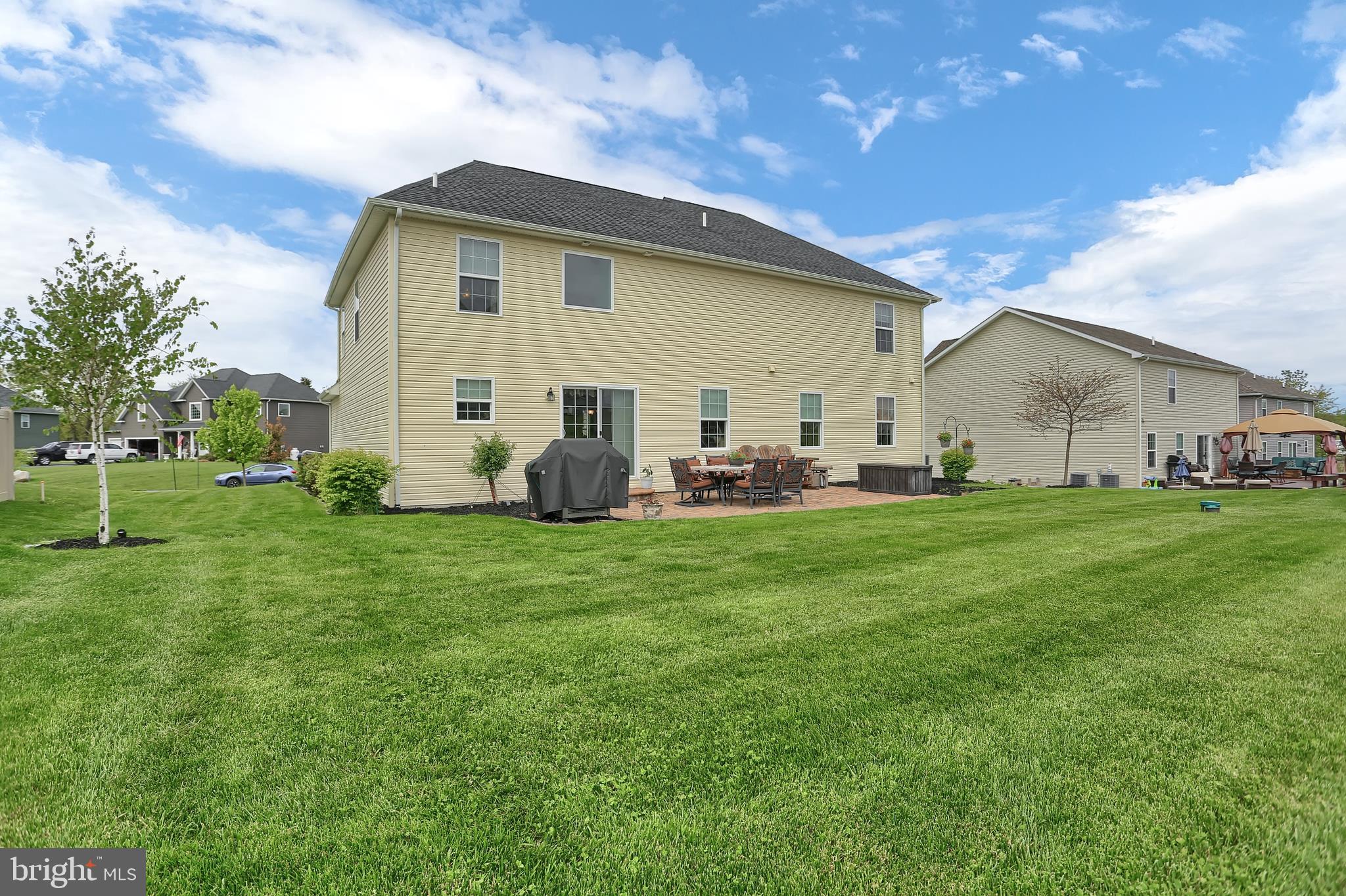 ROLLING HILLS - Residential