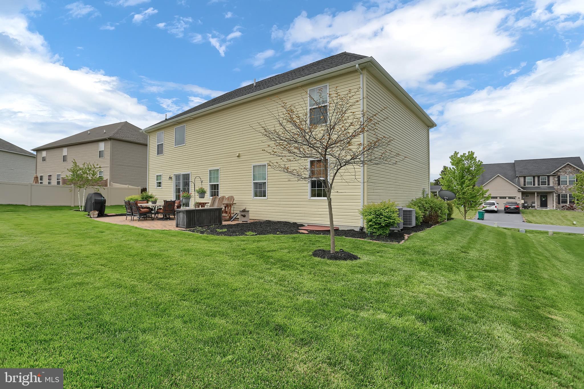 ROLLING HILLS - Residential