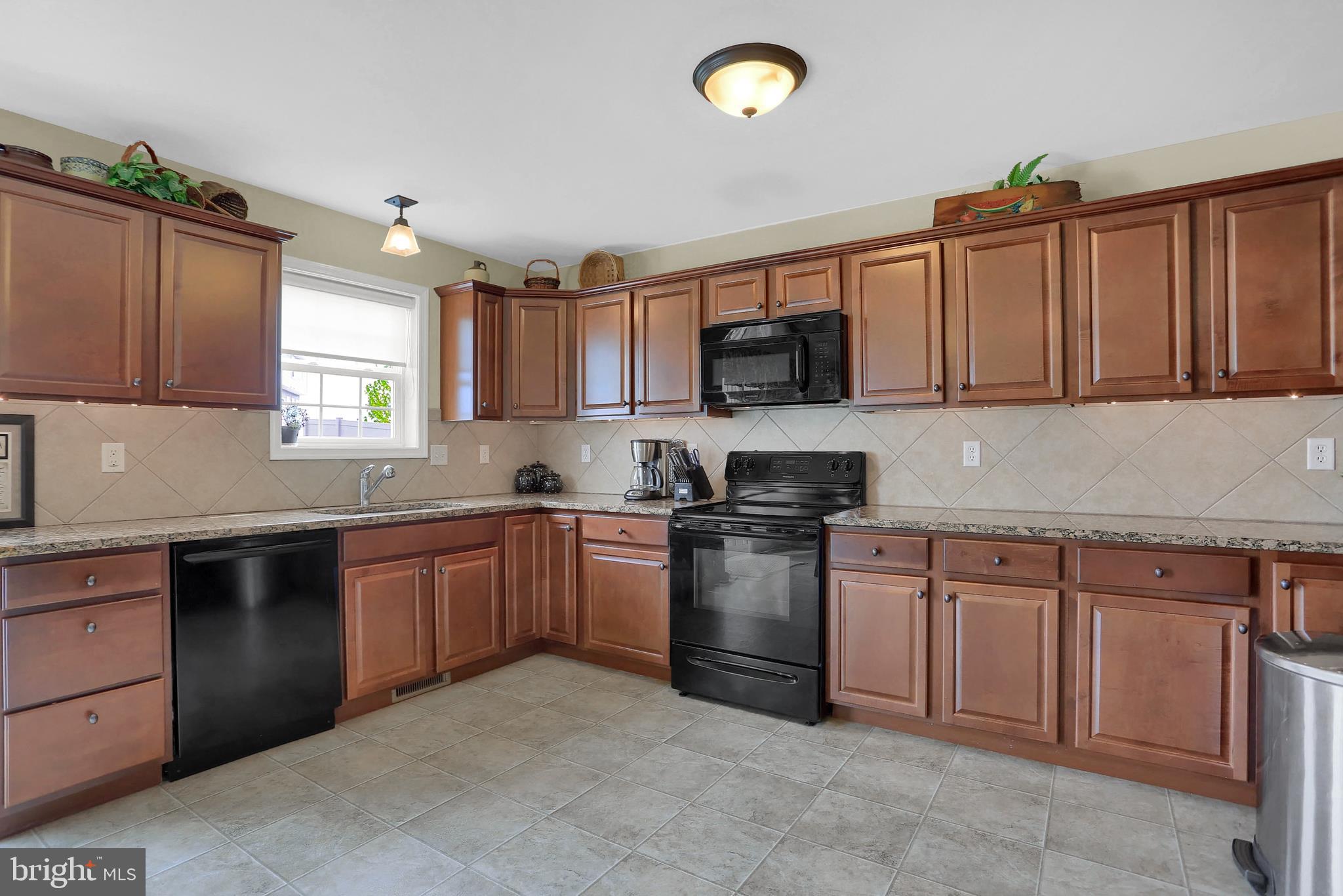 ROLLING HILLS - Residential