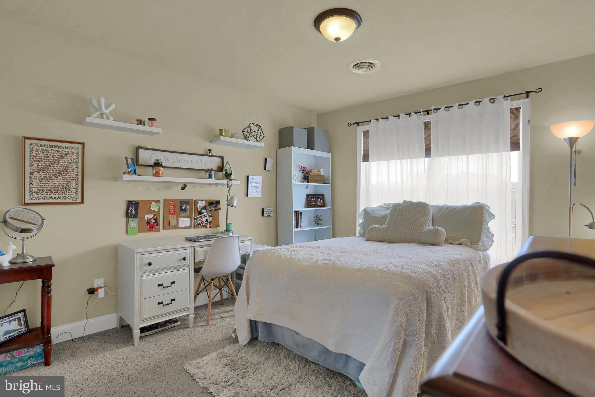 ROLLING HILLS - Residential