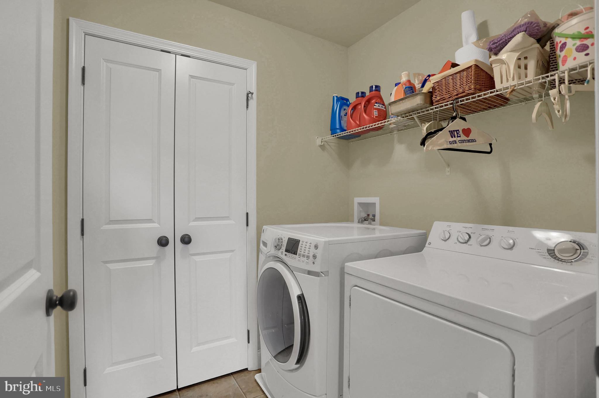 ROLLING HILLS - Residential