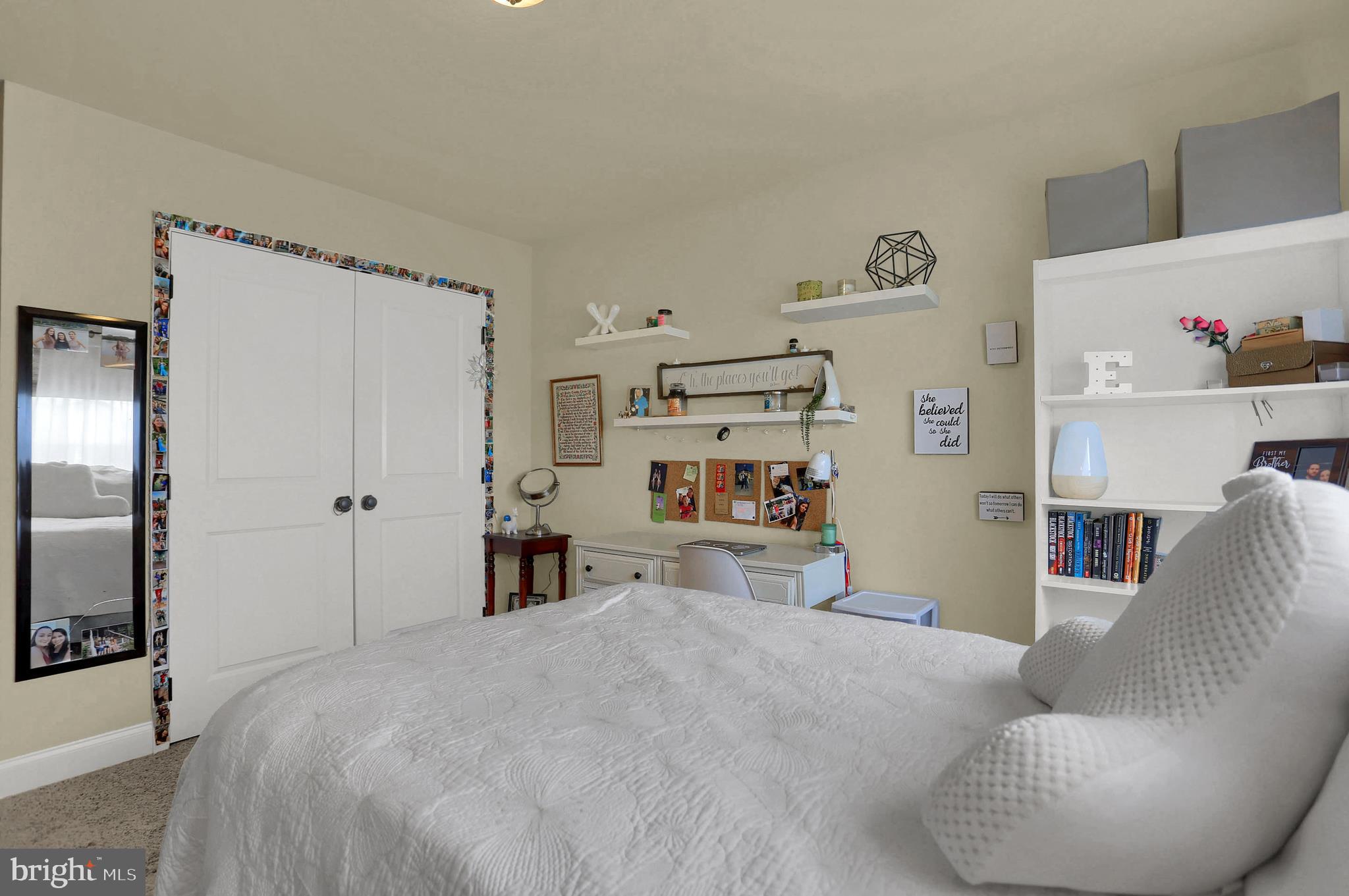 ROLLING HILLS - Residential