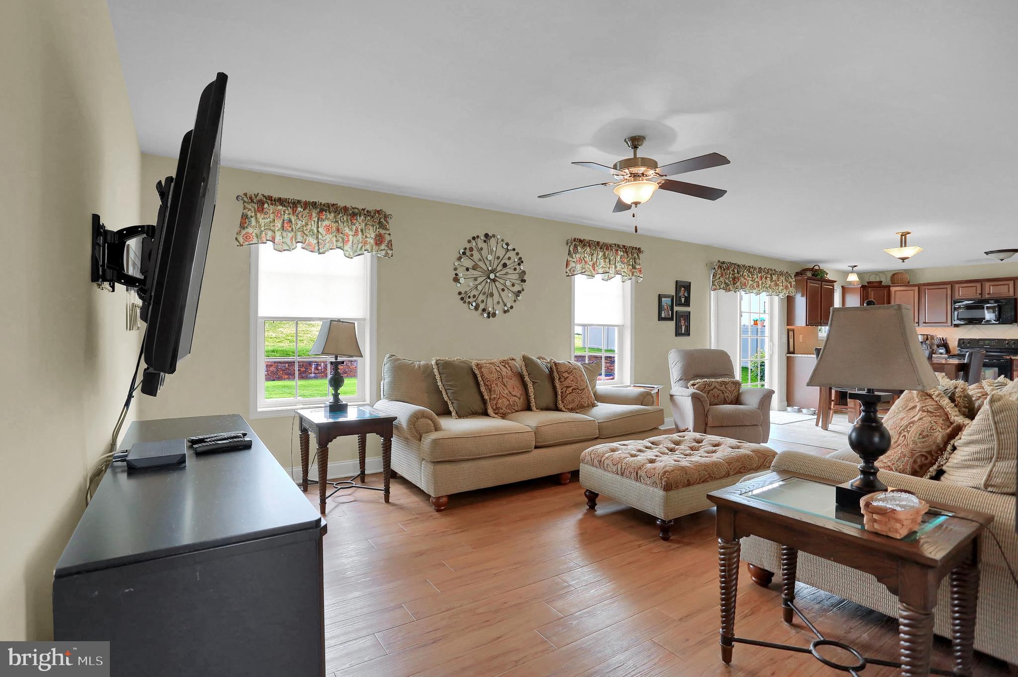 ROLLING HILLS - Residential