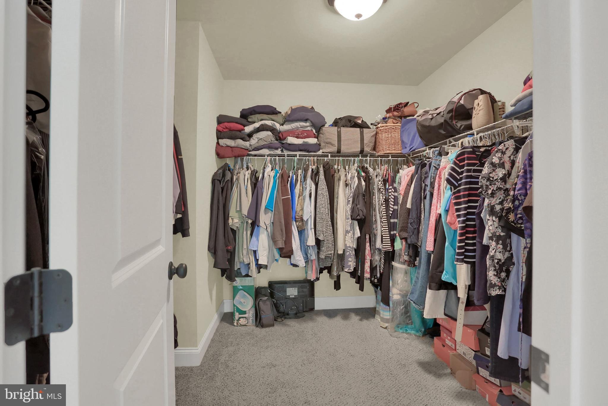 ROLLING HILLS - Residential