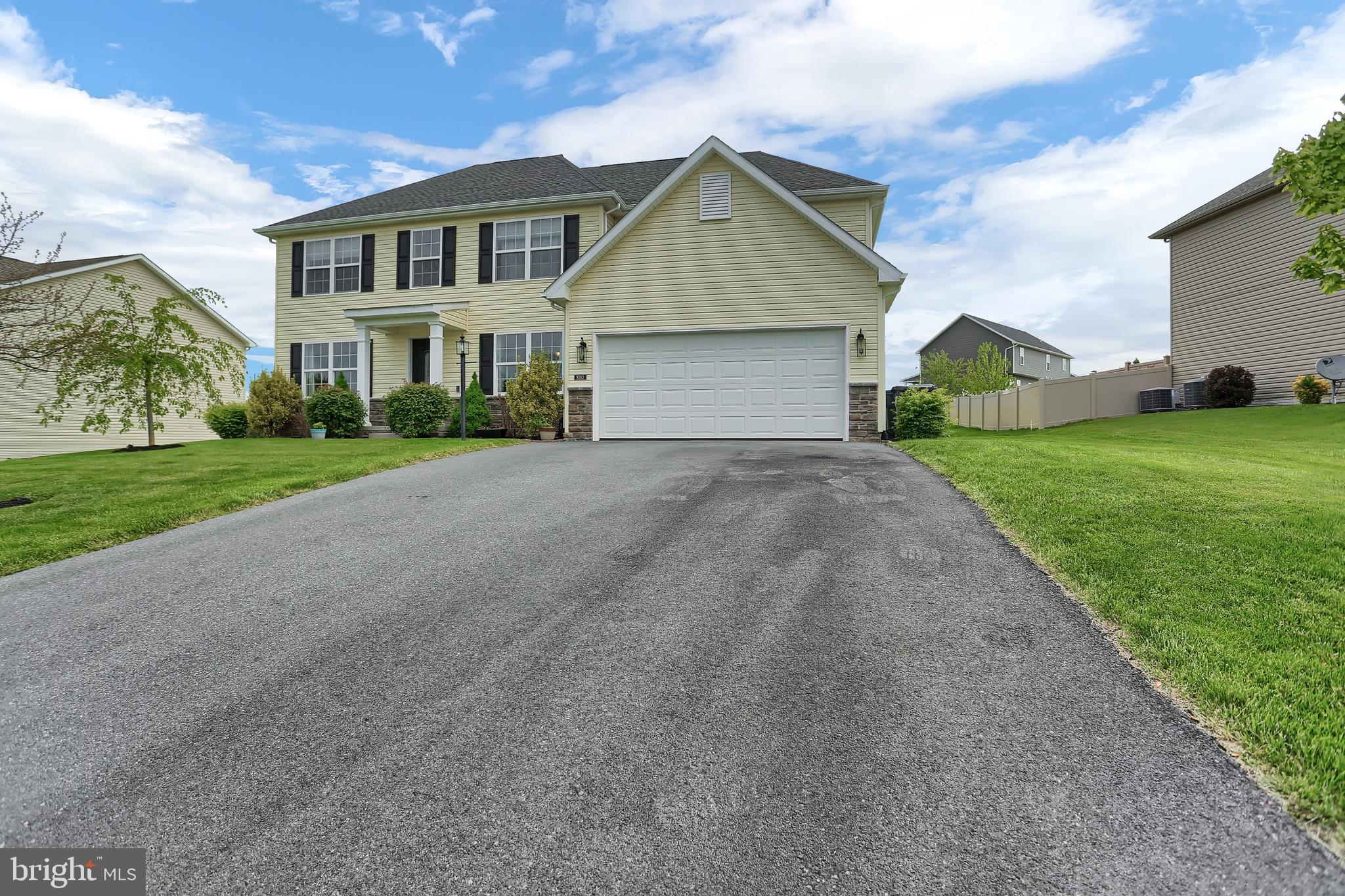 ROLLING HILLS - Residential