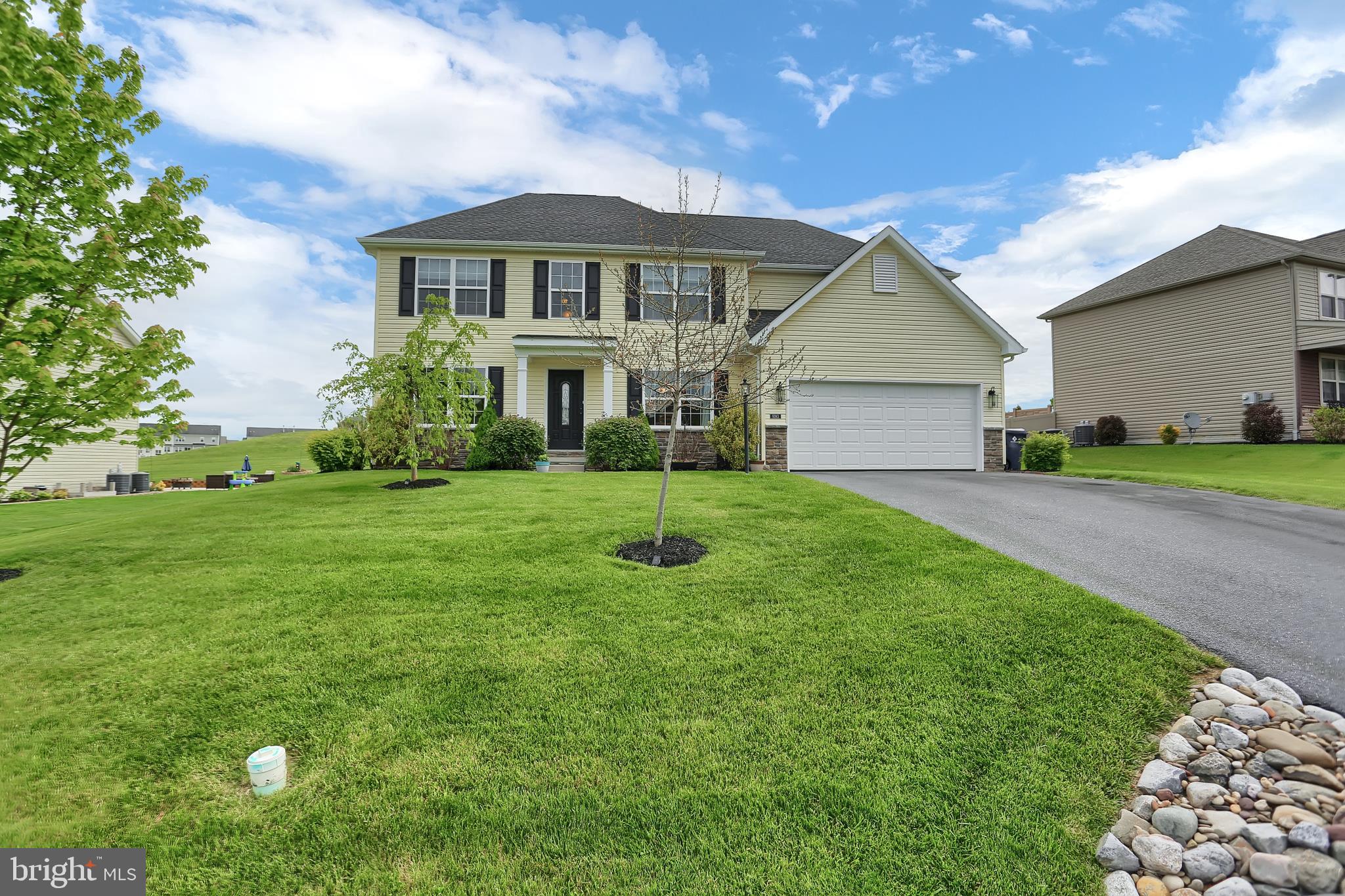 ROLLING HILLS - Residential