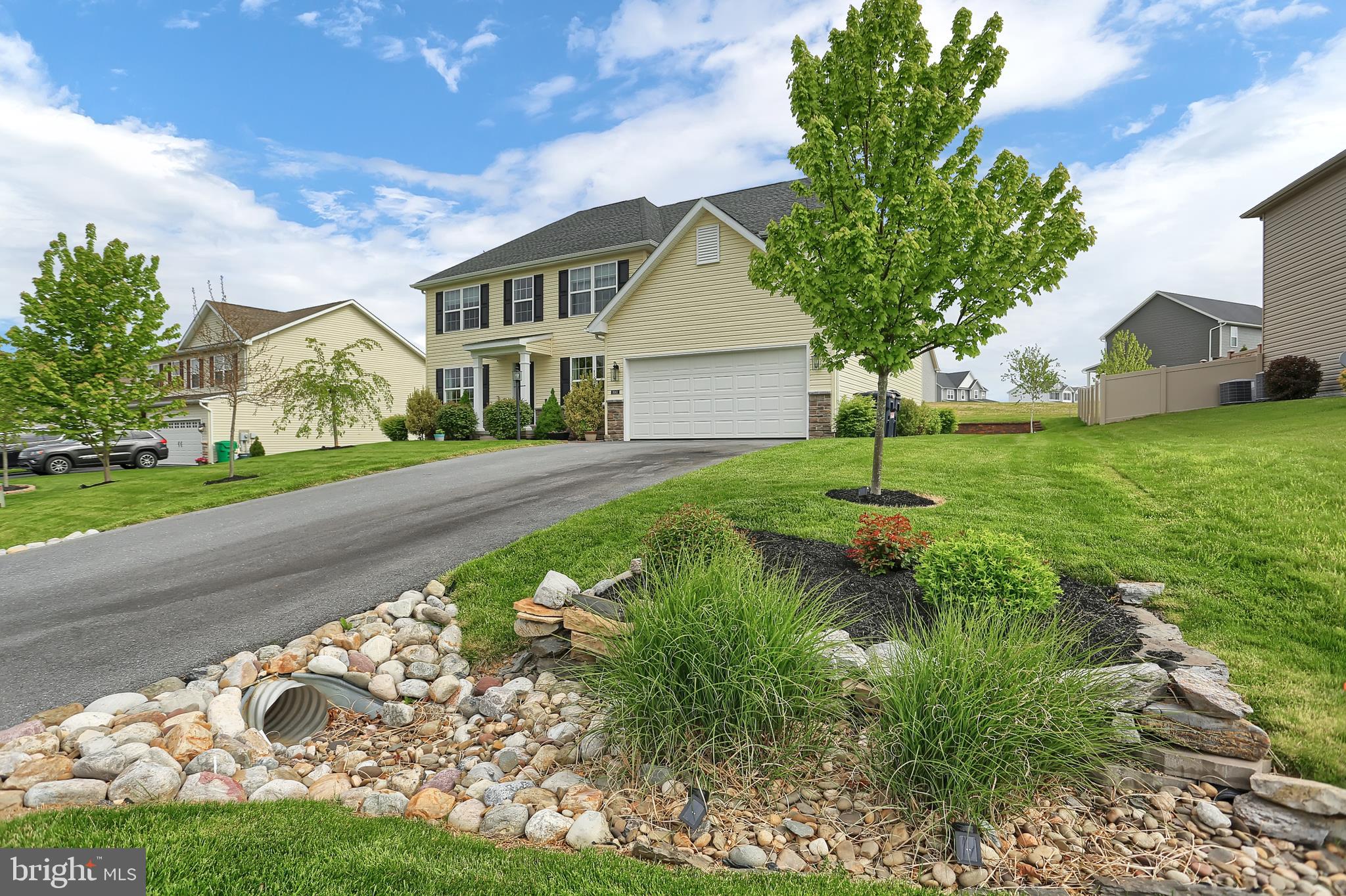 ROLLING HILLS - Residential