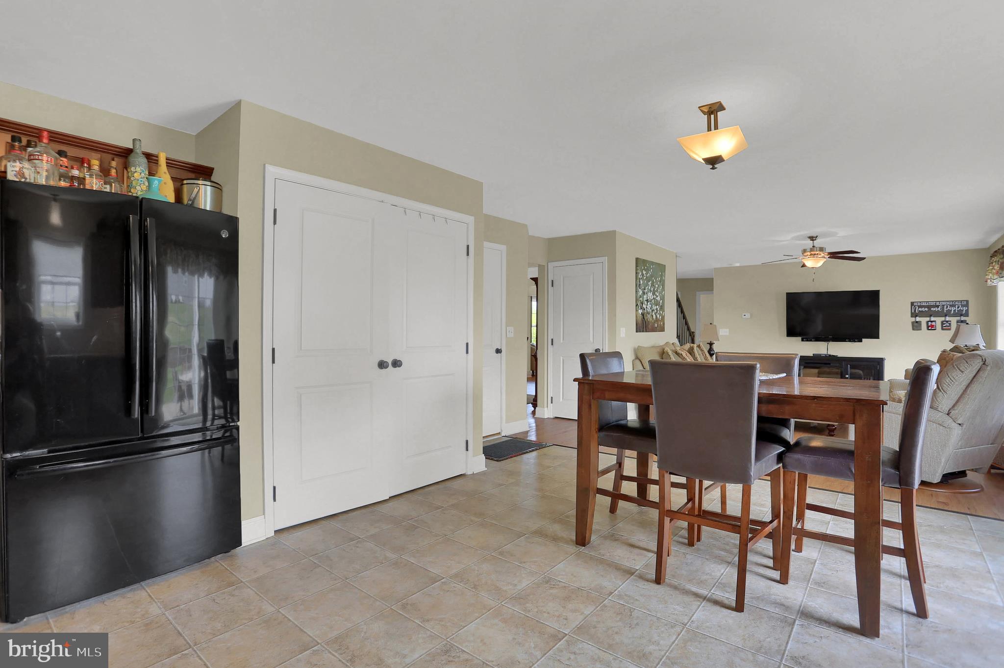 ROLLING HILLS - Residential