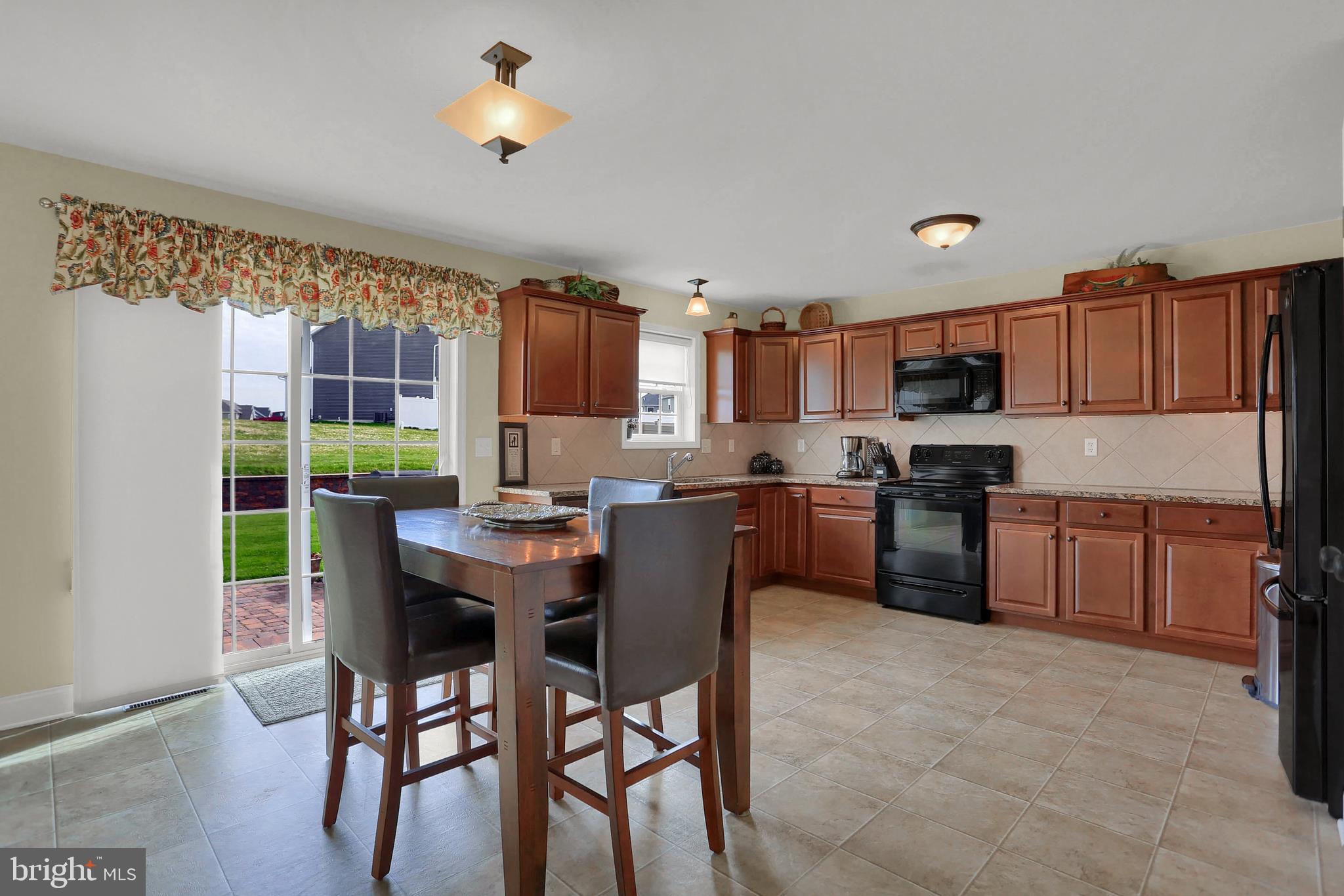 ROLLING HILLS - Residential