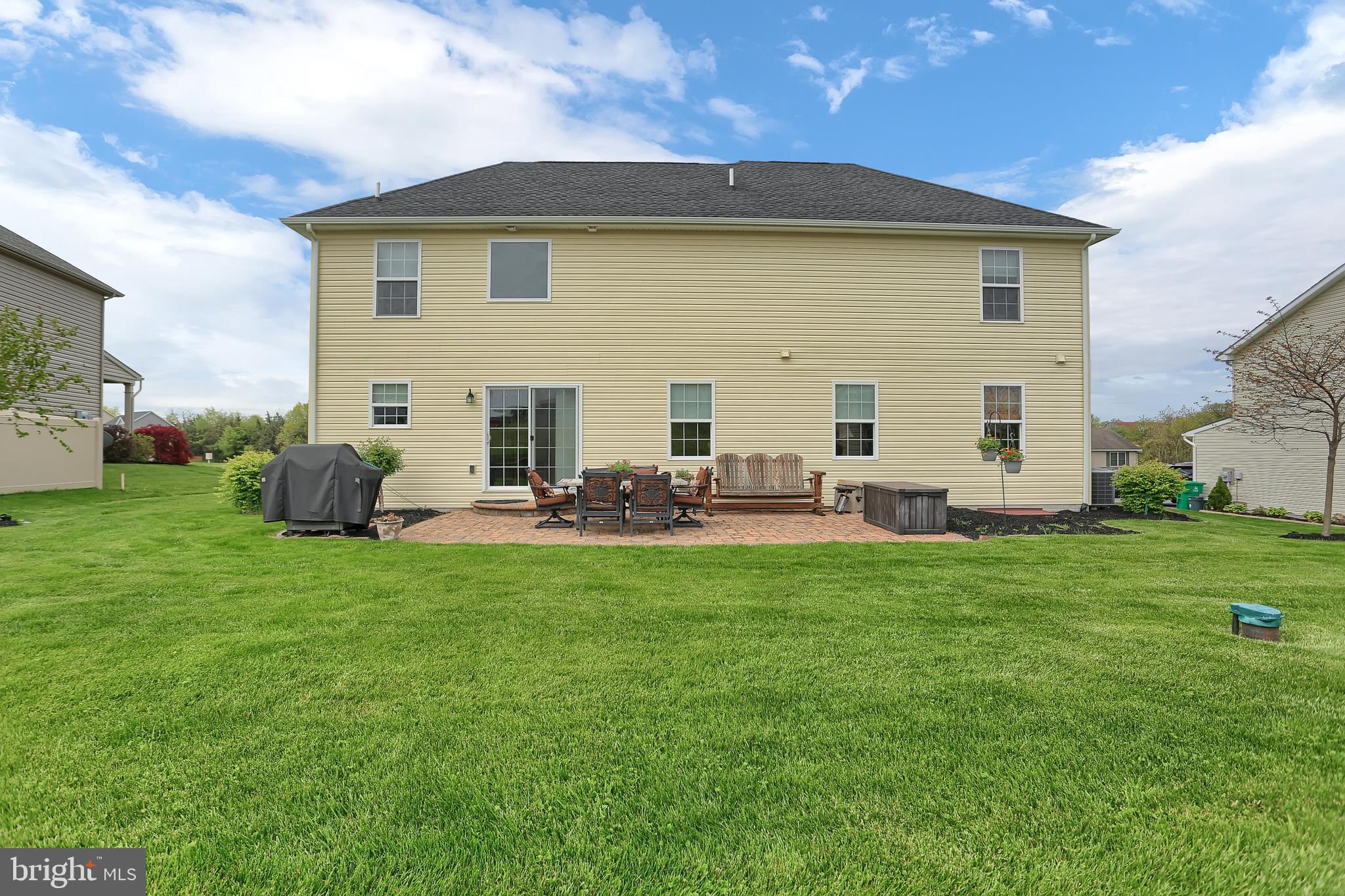 ROLLING HILLS - Residential