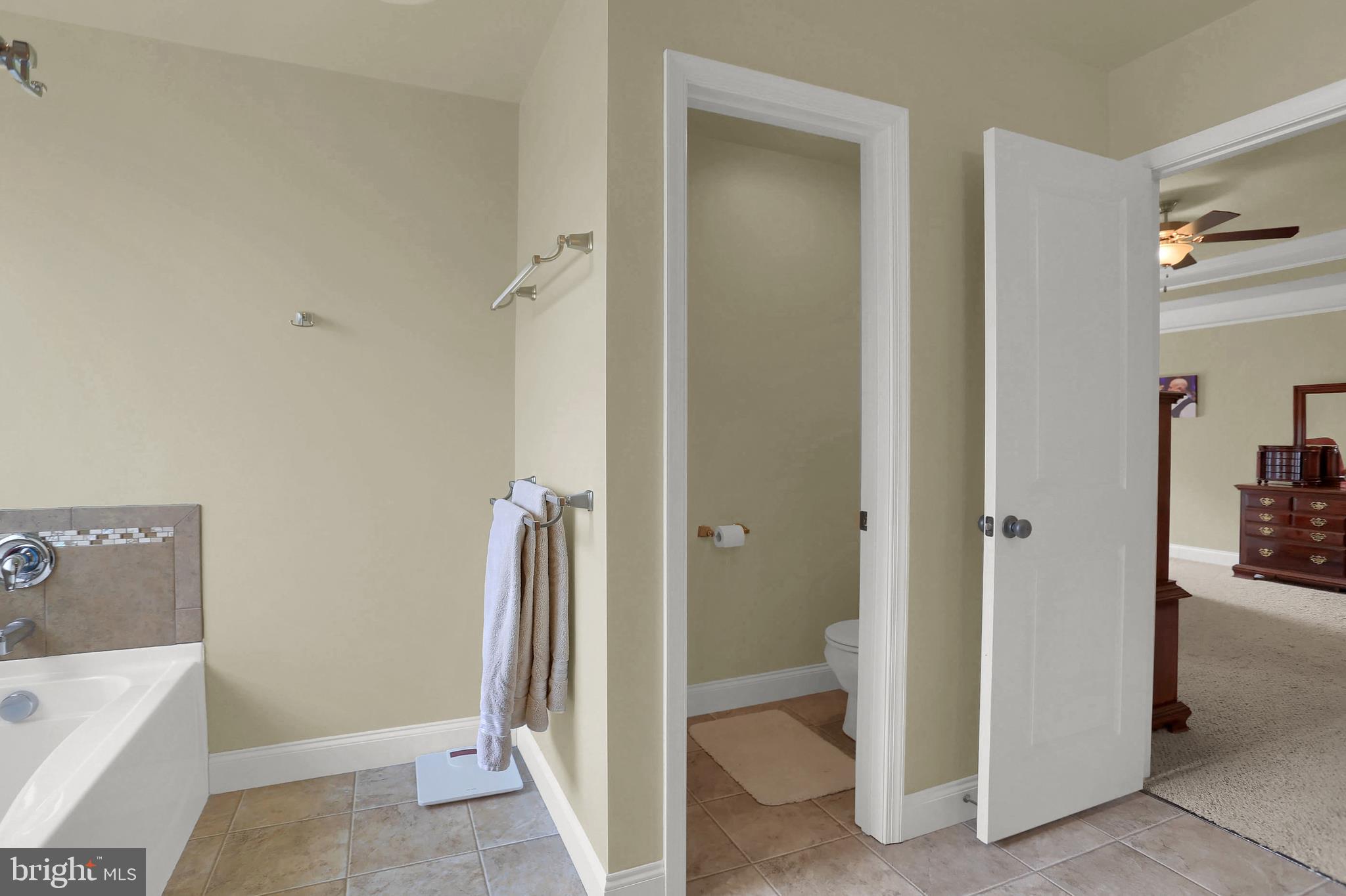 ROLLING HILLS - Residential