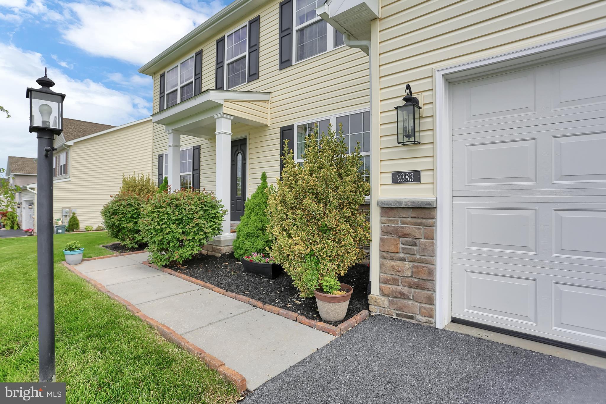 ROLLING HILLS - Residential