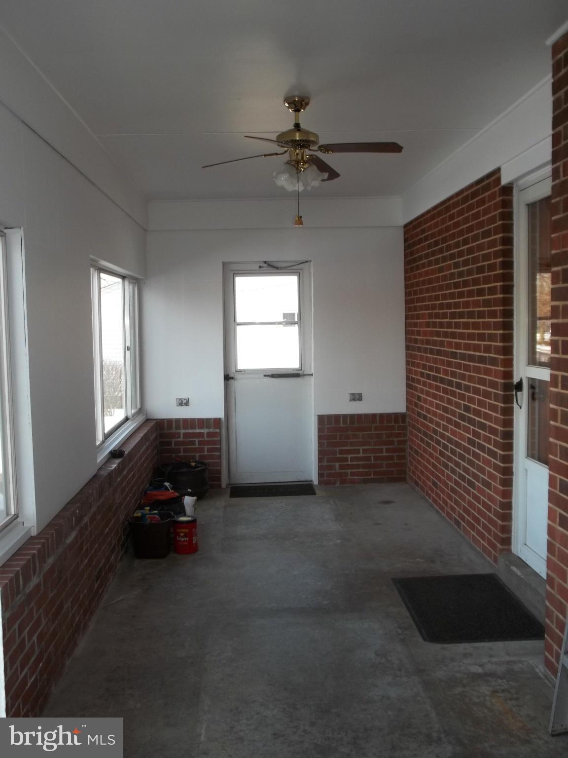 LEWIS MANOR - Residential