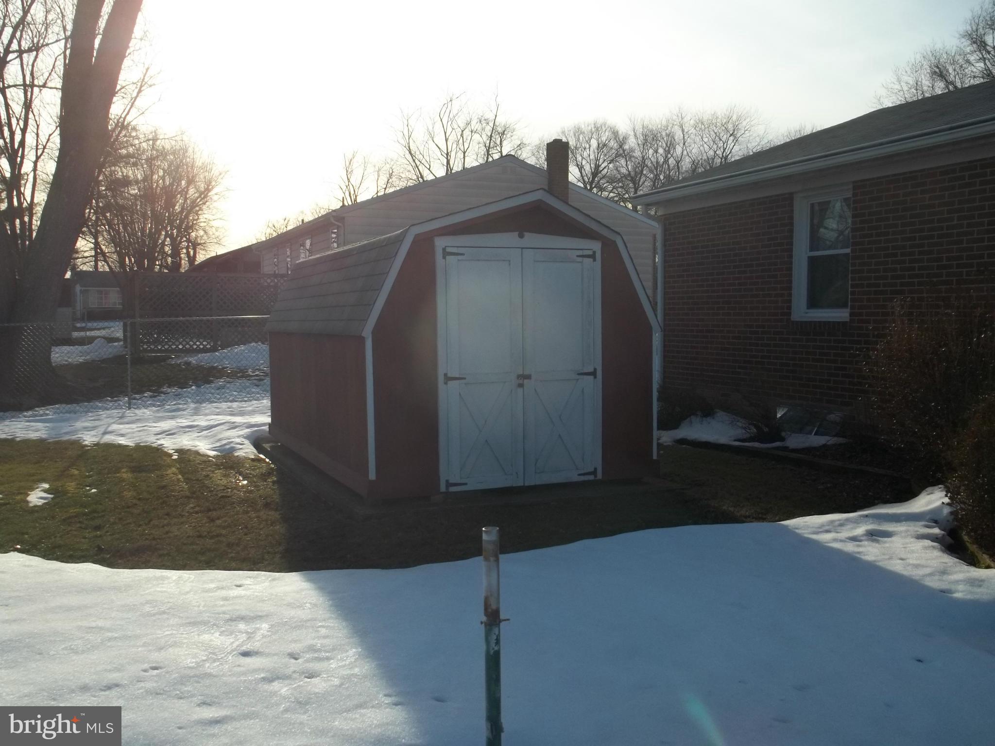 LEWIS MANOR - Residential