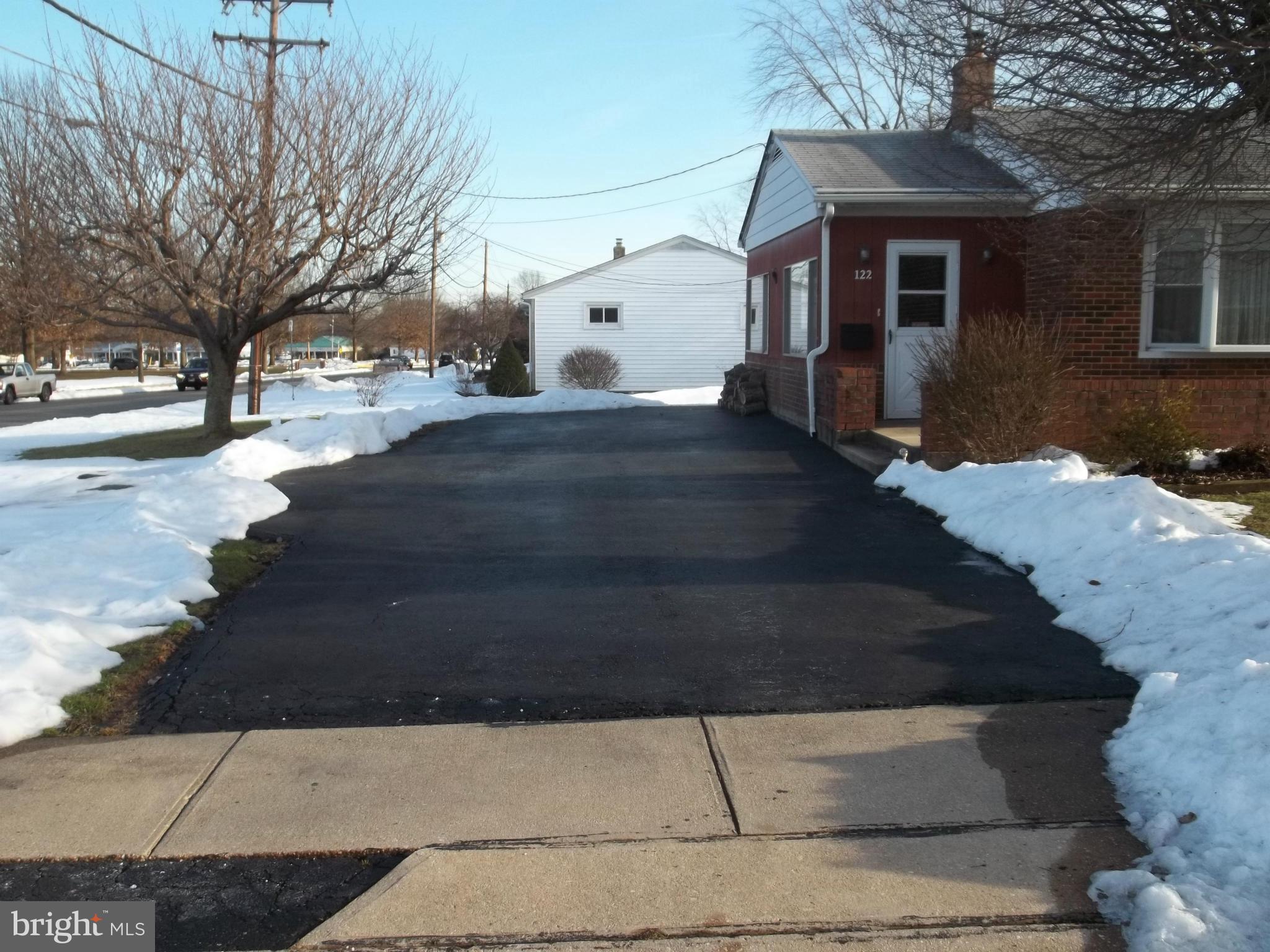 LEWIS MANOR - Residential