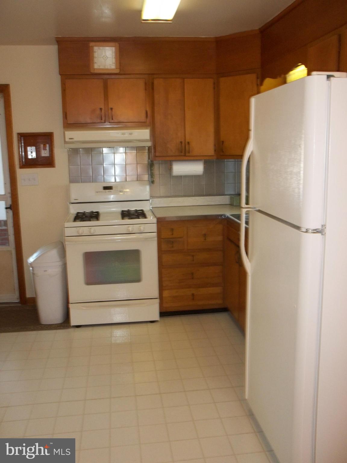 LEWIS MANOR - Residential