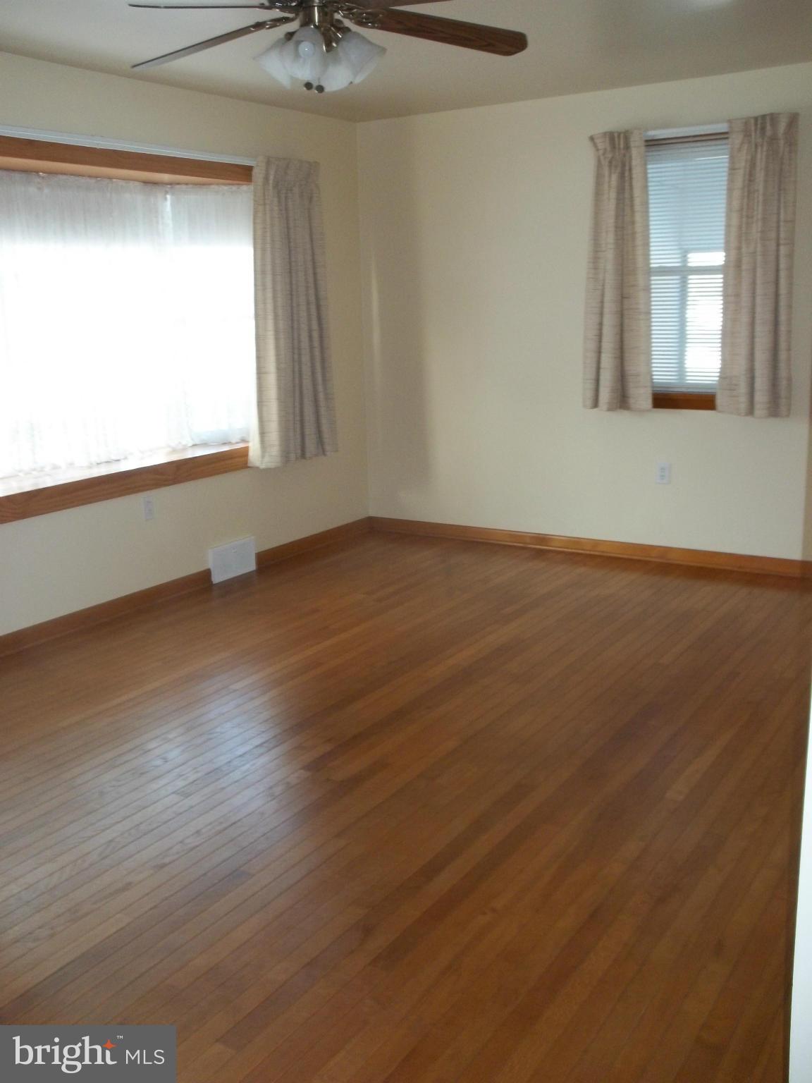 LEWIS MANOR - Residential