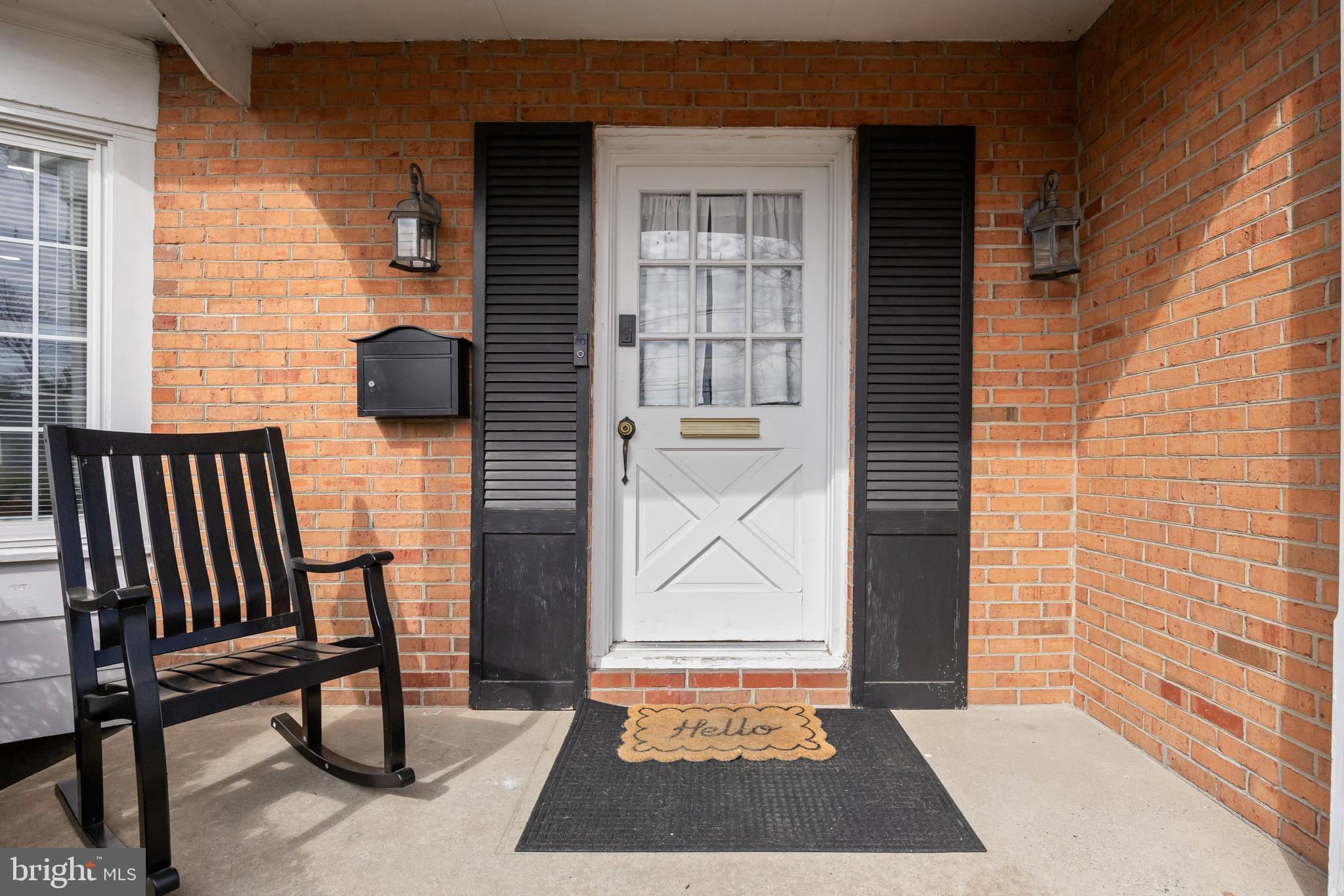 2105 CHESTNUT HILL DRIVE