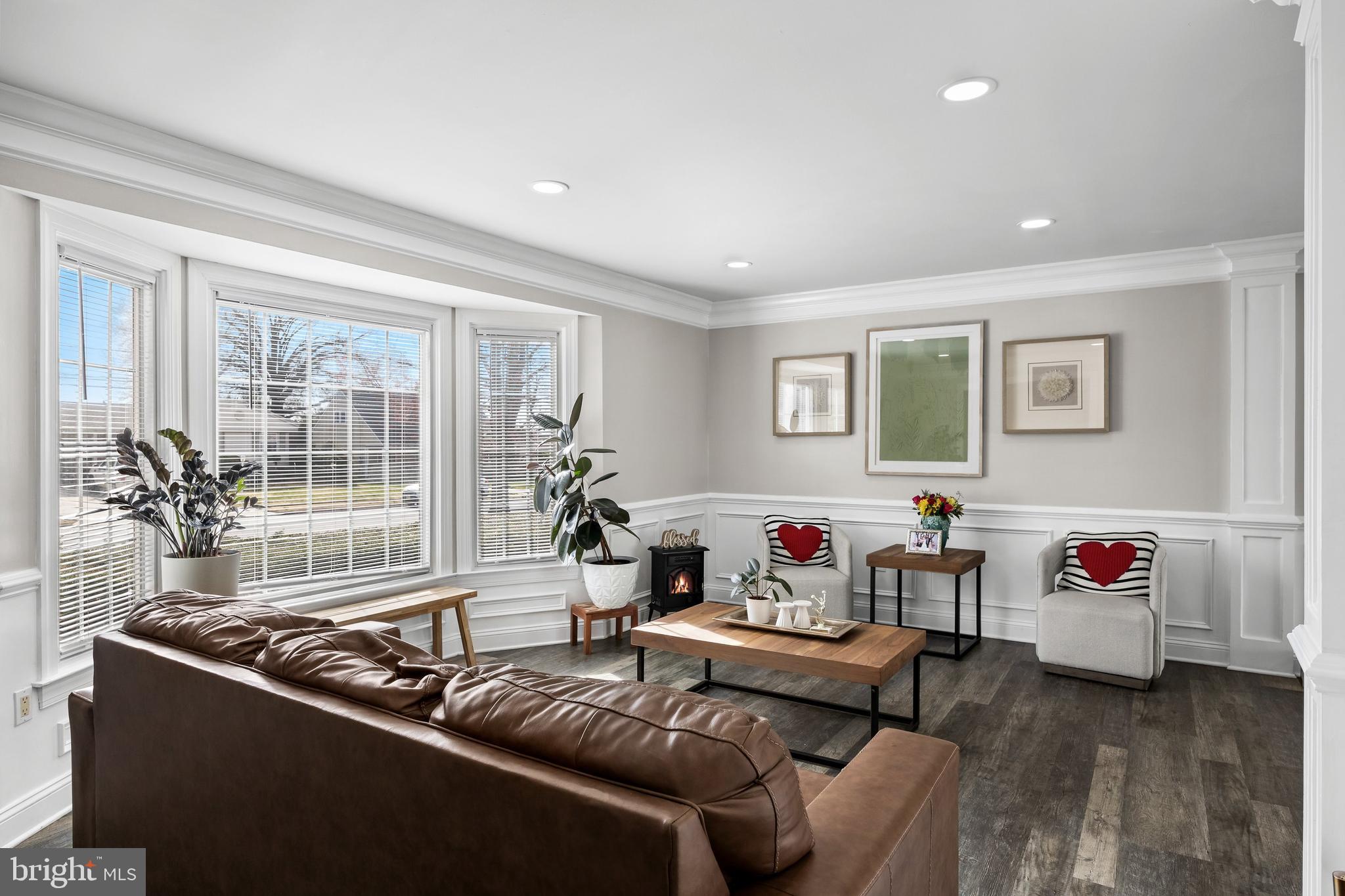 2105 CHESTNUT HILL DRIVE