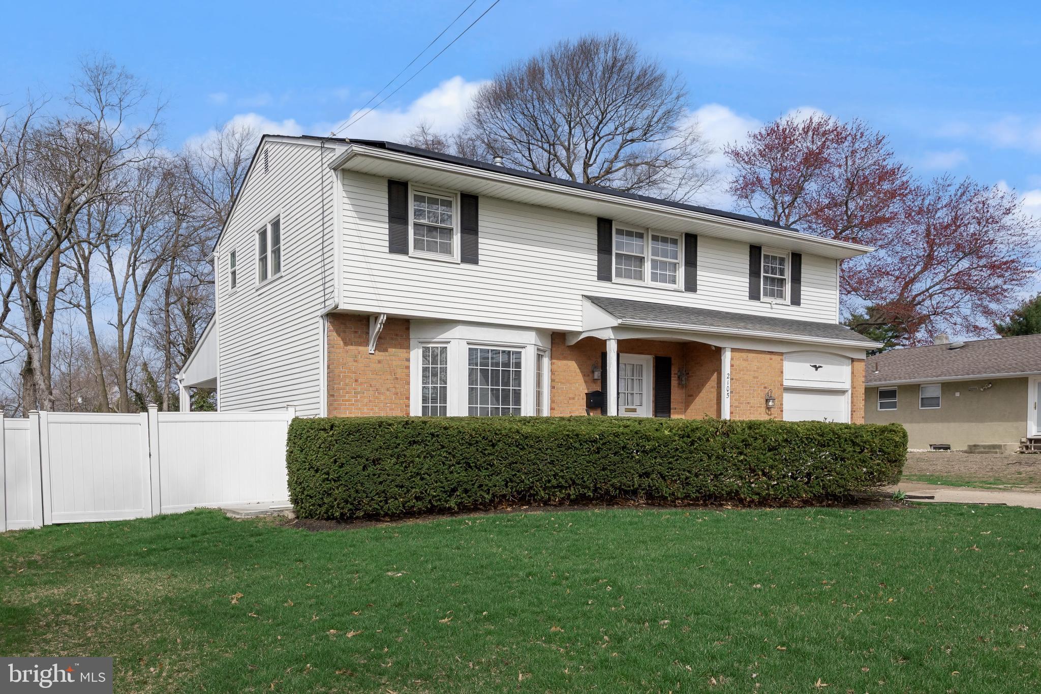 2105 CHESTNUT HILL DRIVE