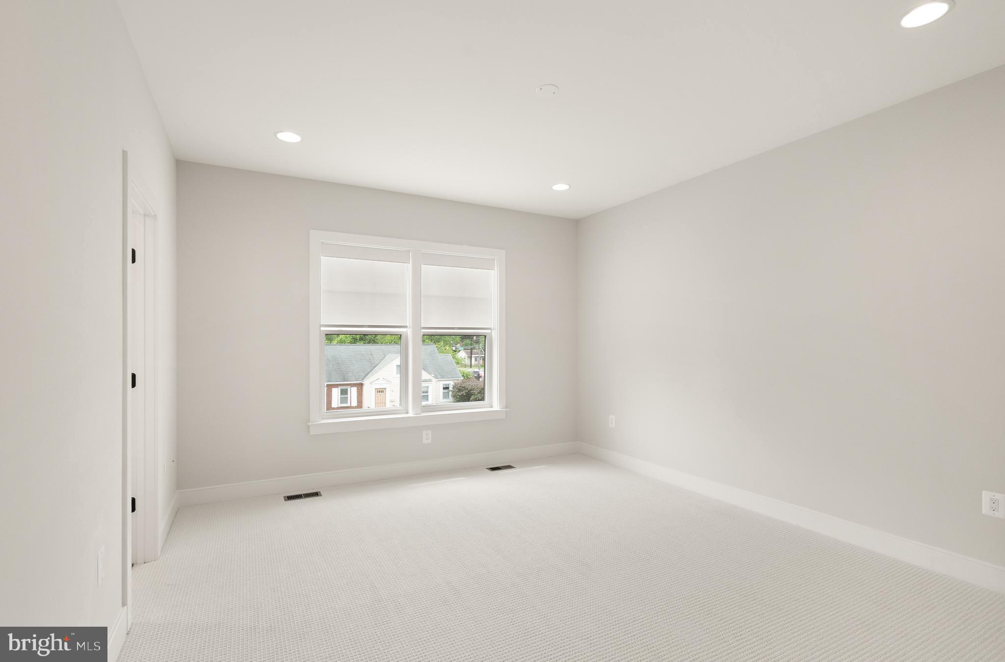 VIENNA WOODS - Residential