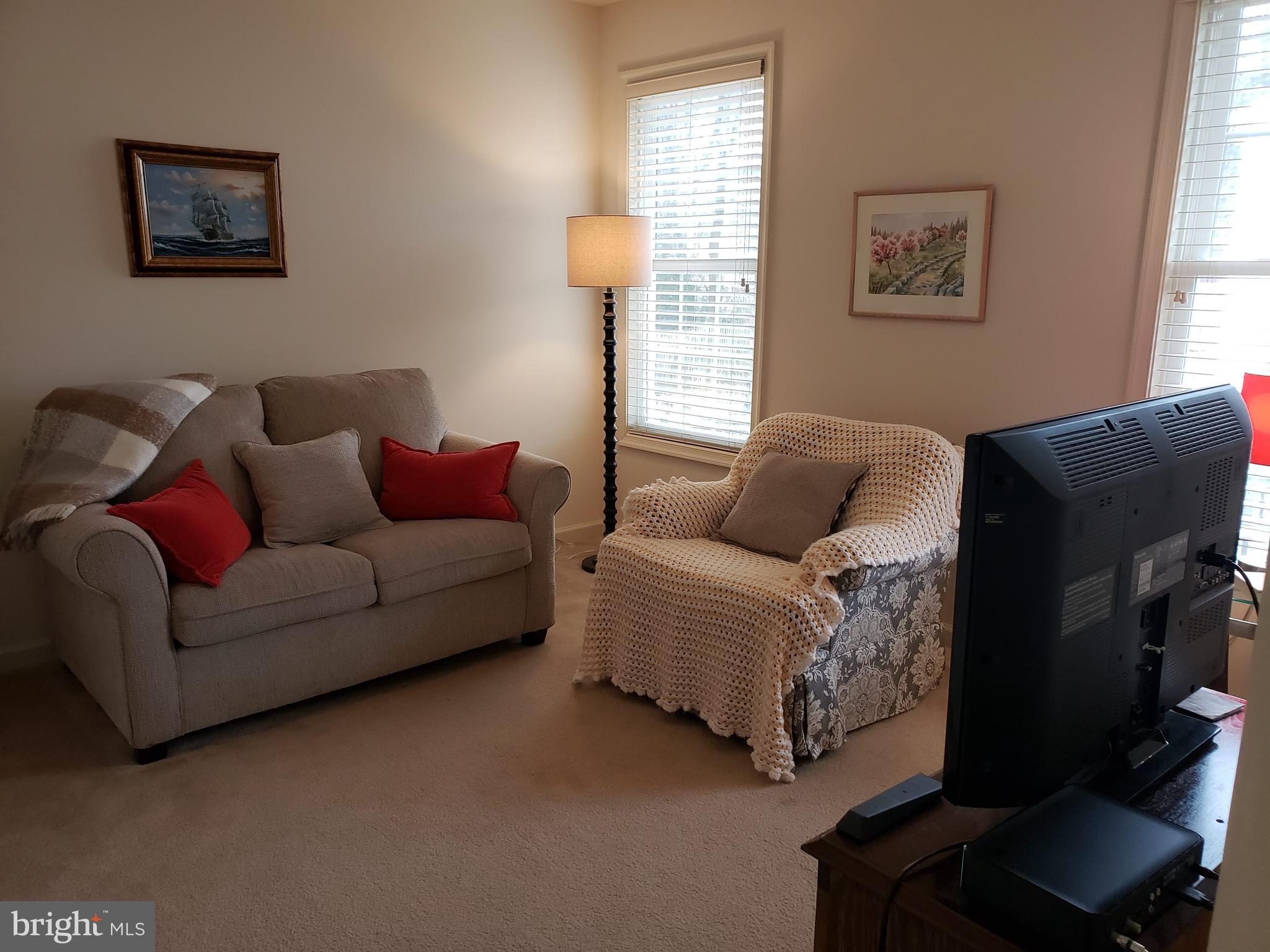 KINGS MANOR - Residential