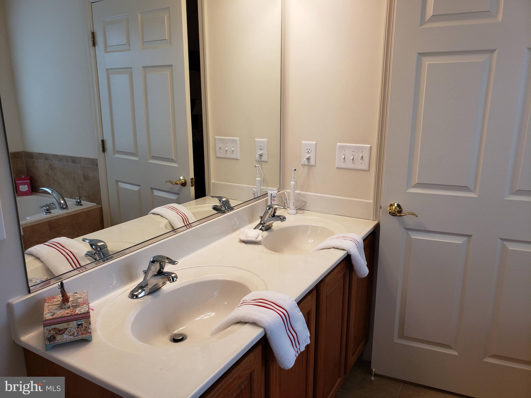 KINGS MANOR - Residential