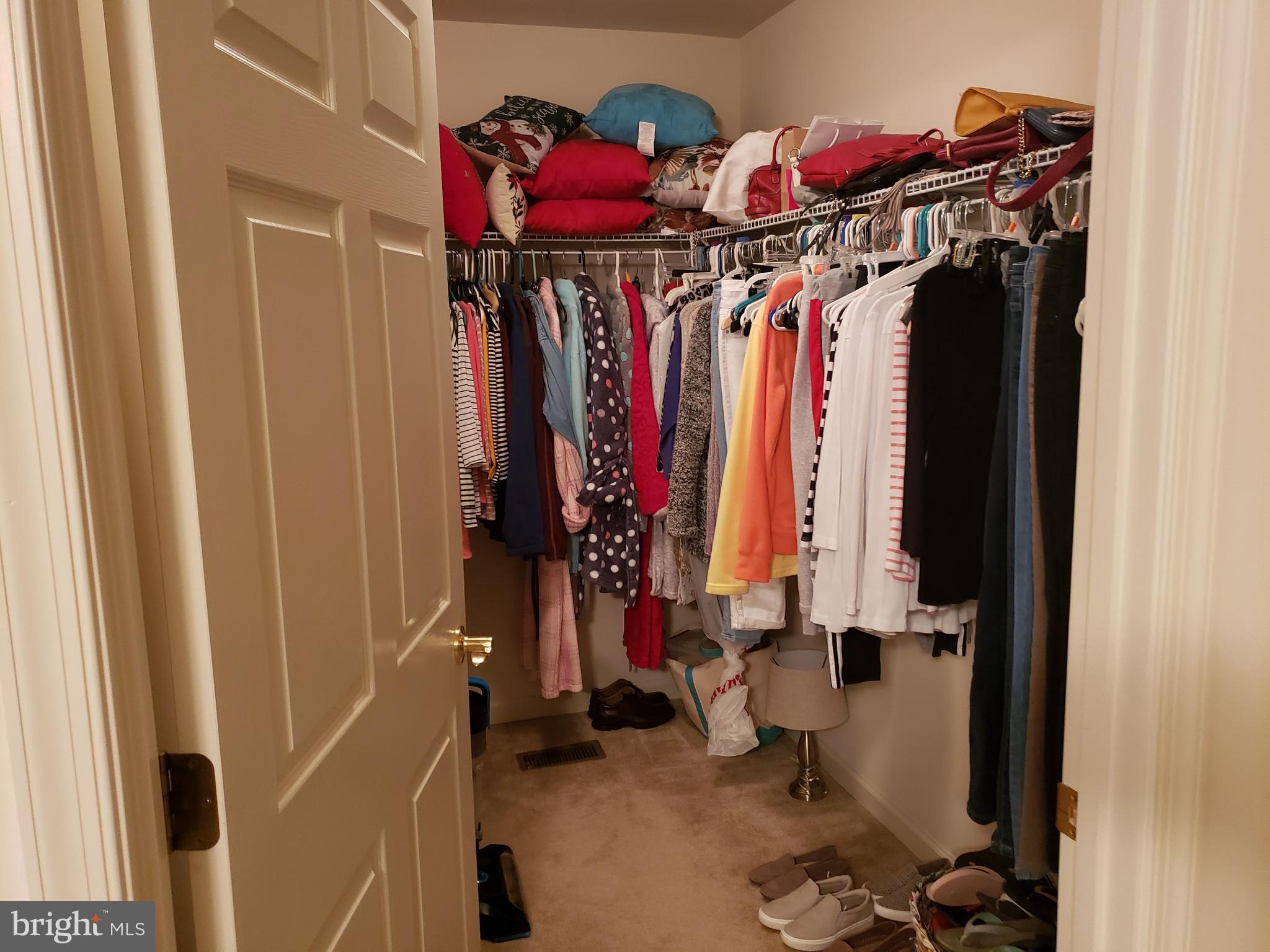 KINGS MANOR - Residential