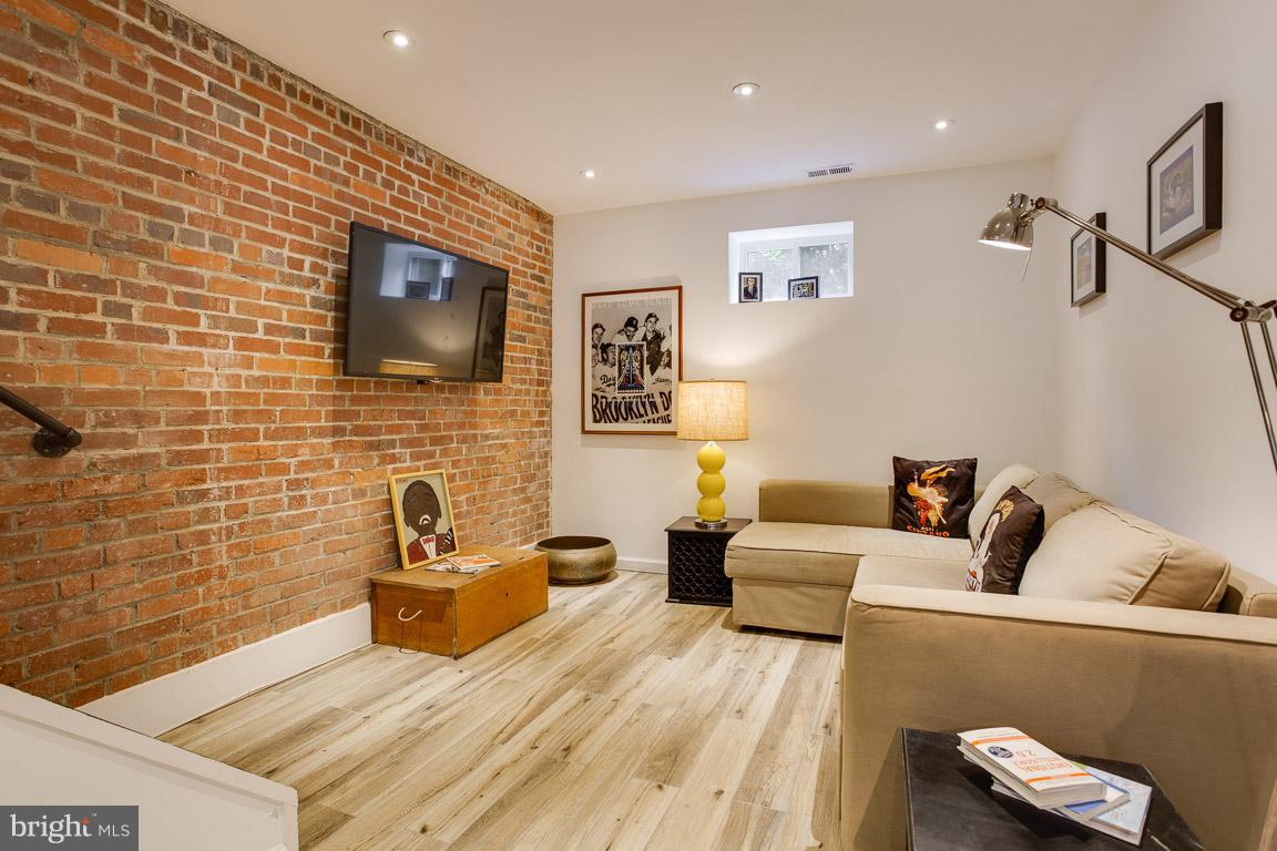 FAIRLINGTON VILLAGE - Residential