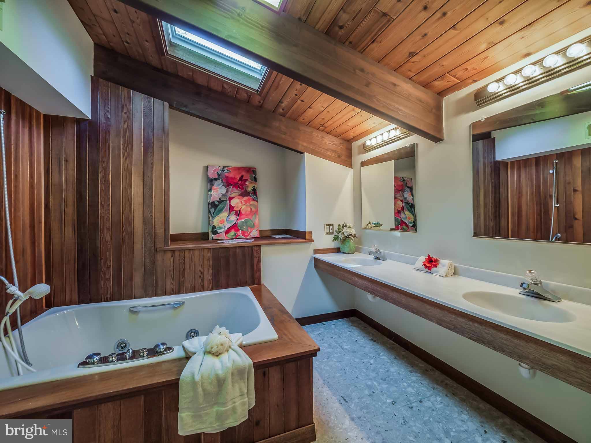 LYONS CREEK OVERLOOK - Residential