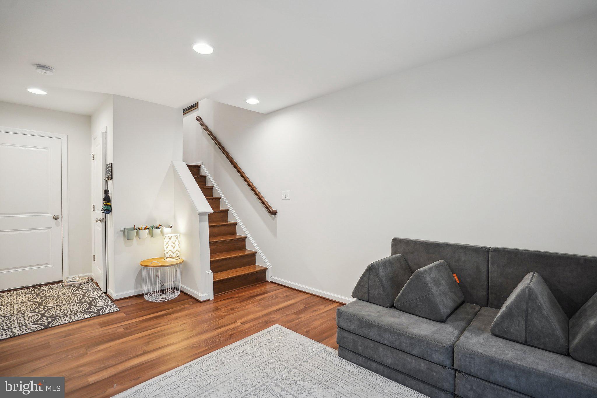 SIGNAL HILL - Residential