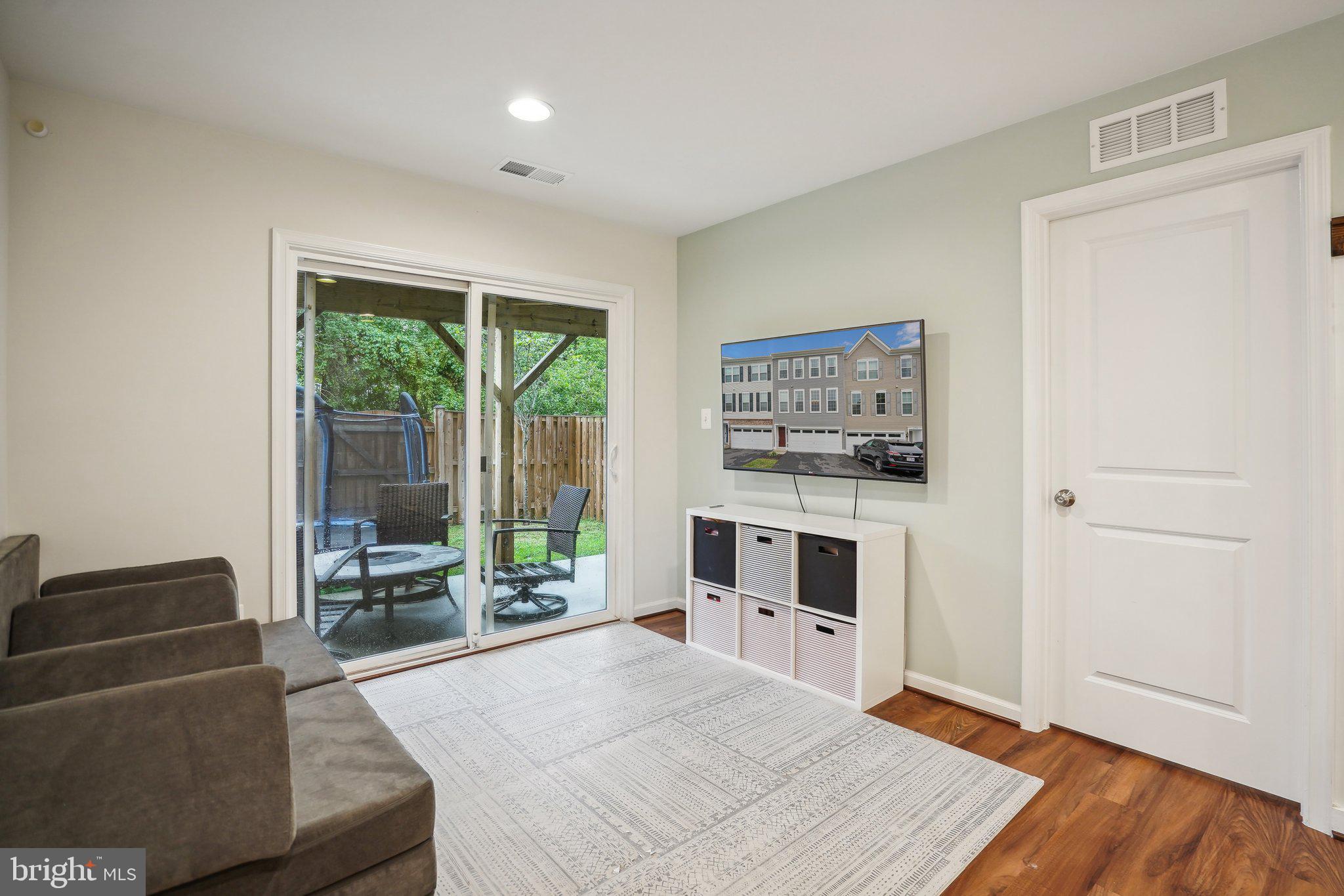 SIGNAL HILL - Residential