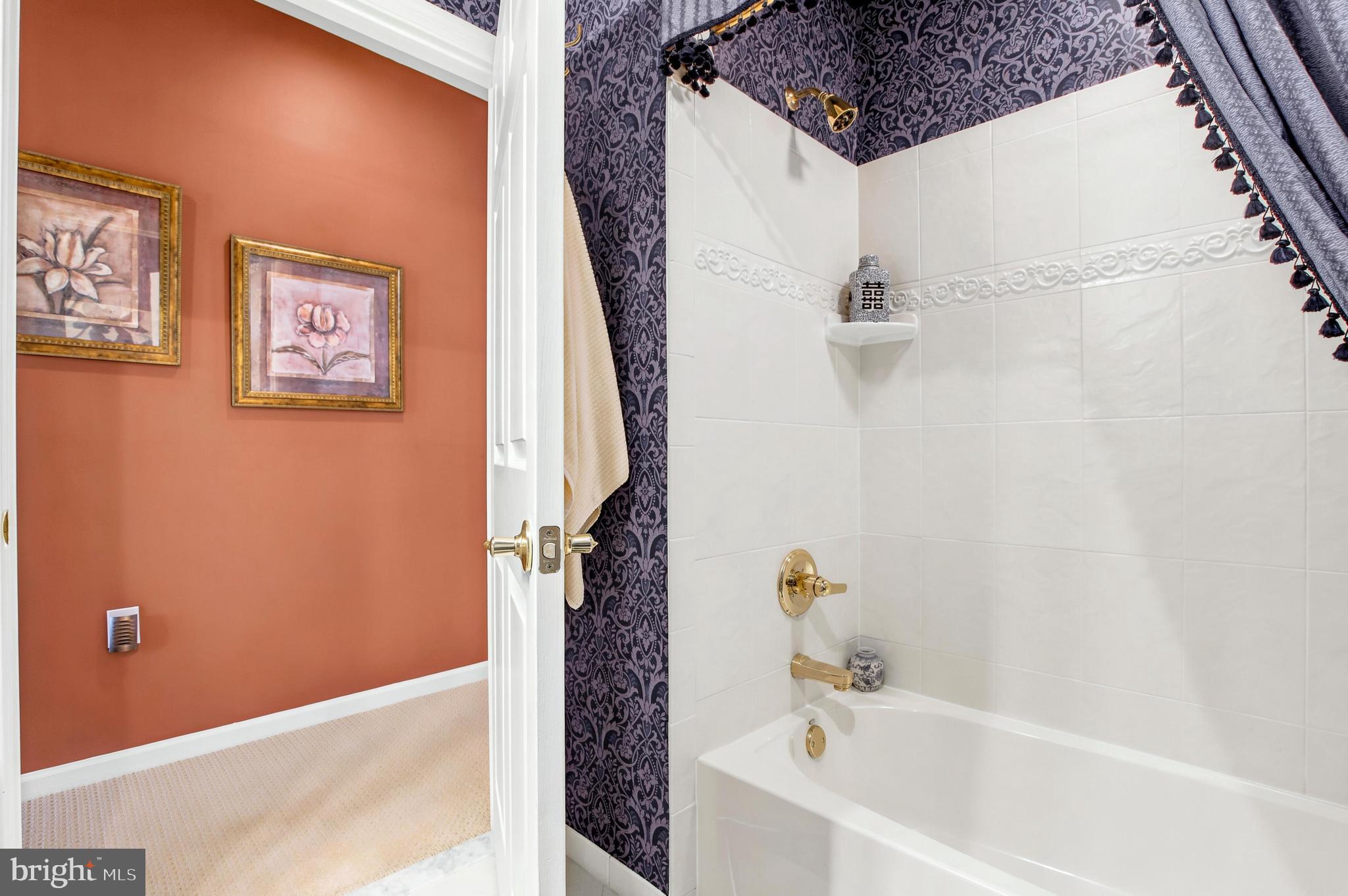 HERITAGE CR ESTS - Residential