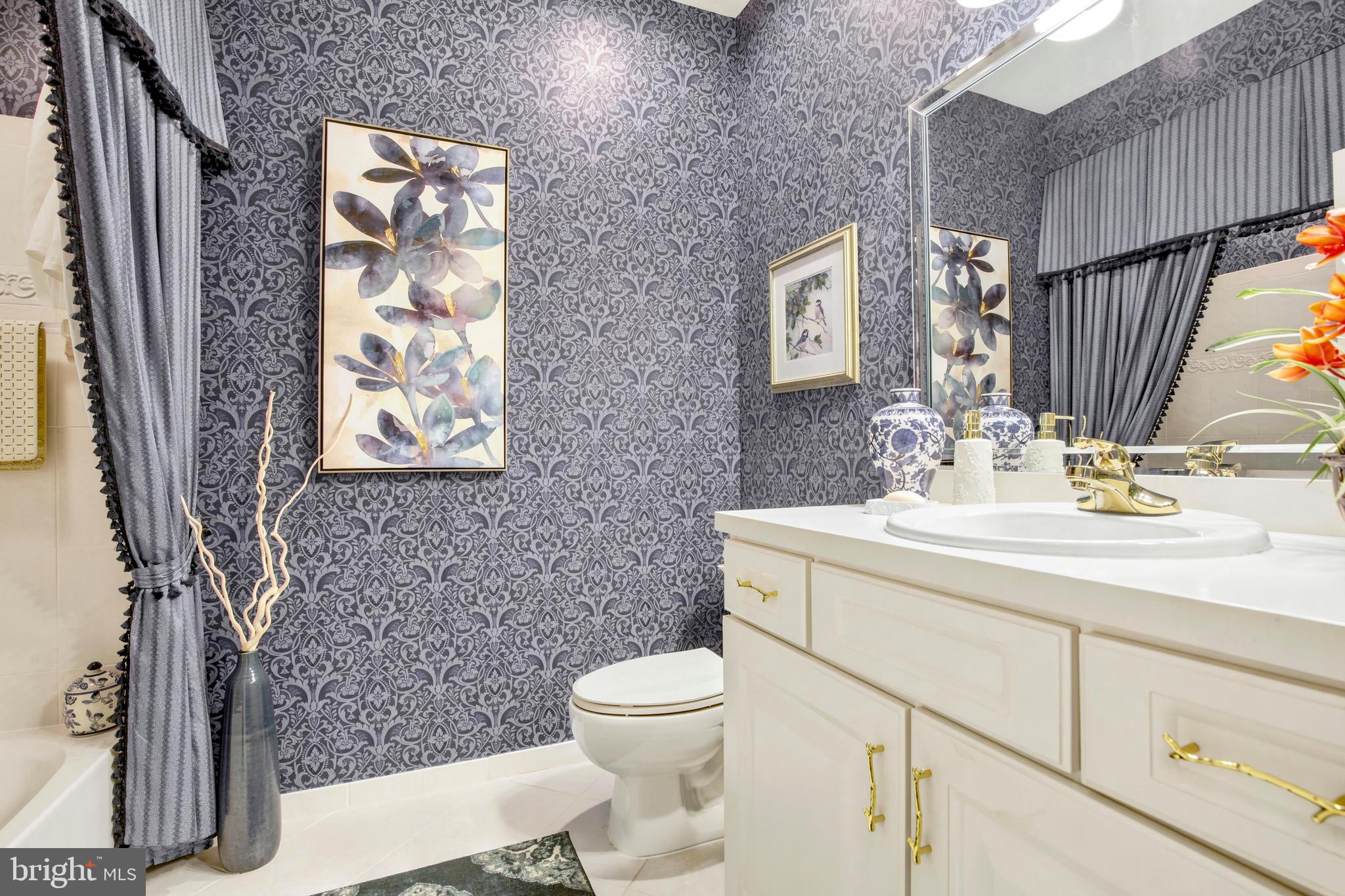 HERITAGE CR ESTS - Residential