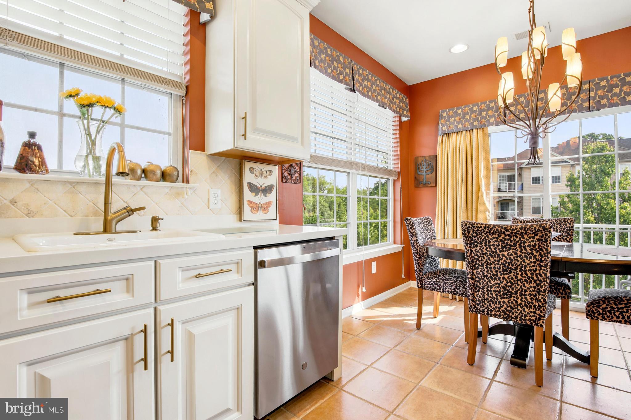 HERITAGE CR ESTS - Residential